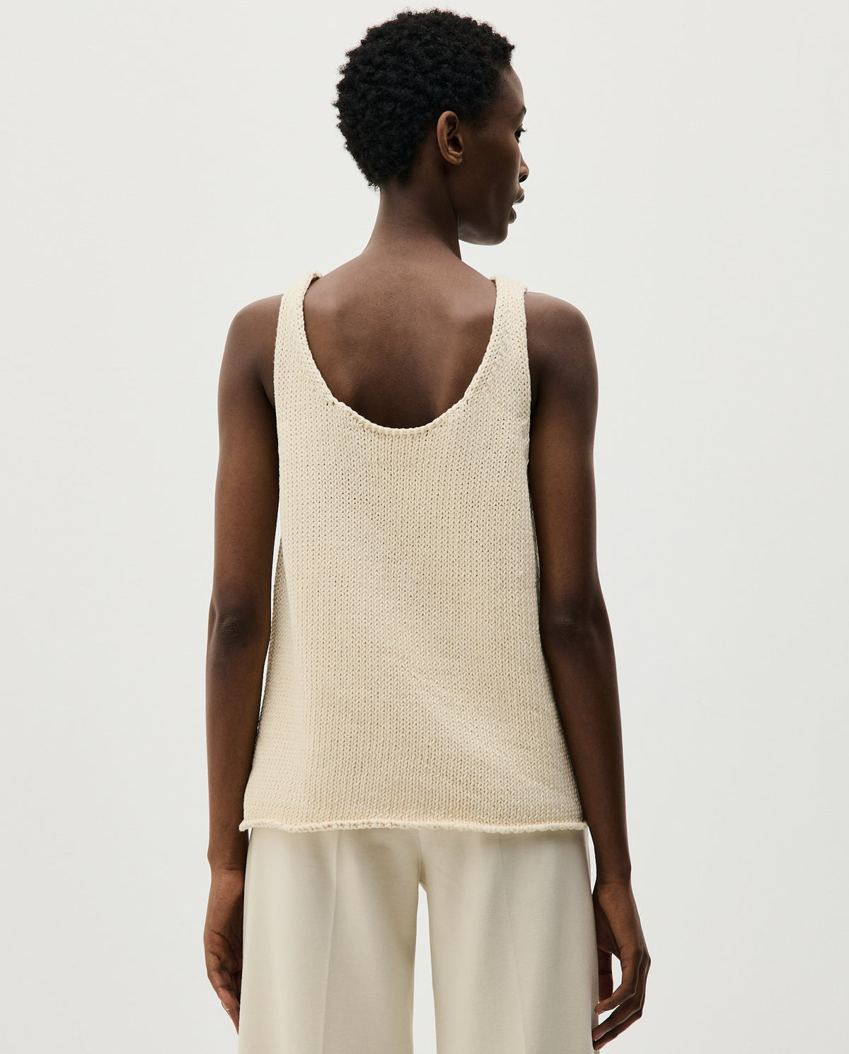 Woman wearing Babaà Top No1 Natural, stylish sleeveless top with a relaxed fit, in a natural color.