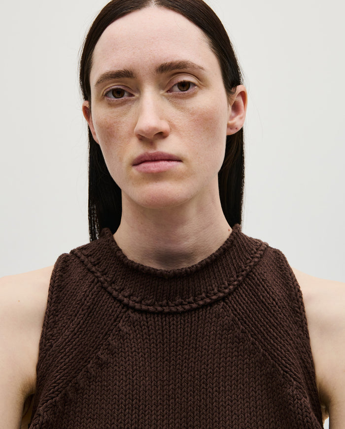 Woman wearing Babaà Top No46 Husk, stylish sleeveless top with a textured husk fabric, perfect for casual and elegant looks.