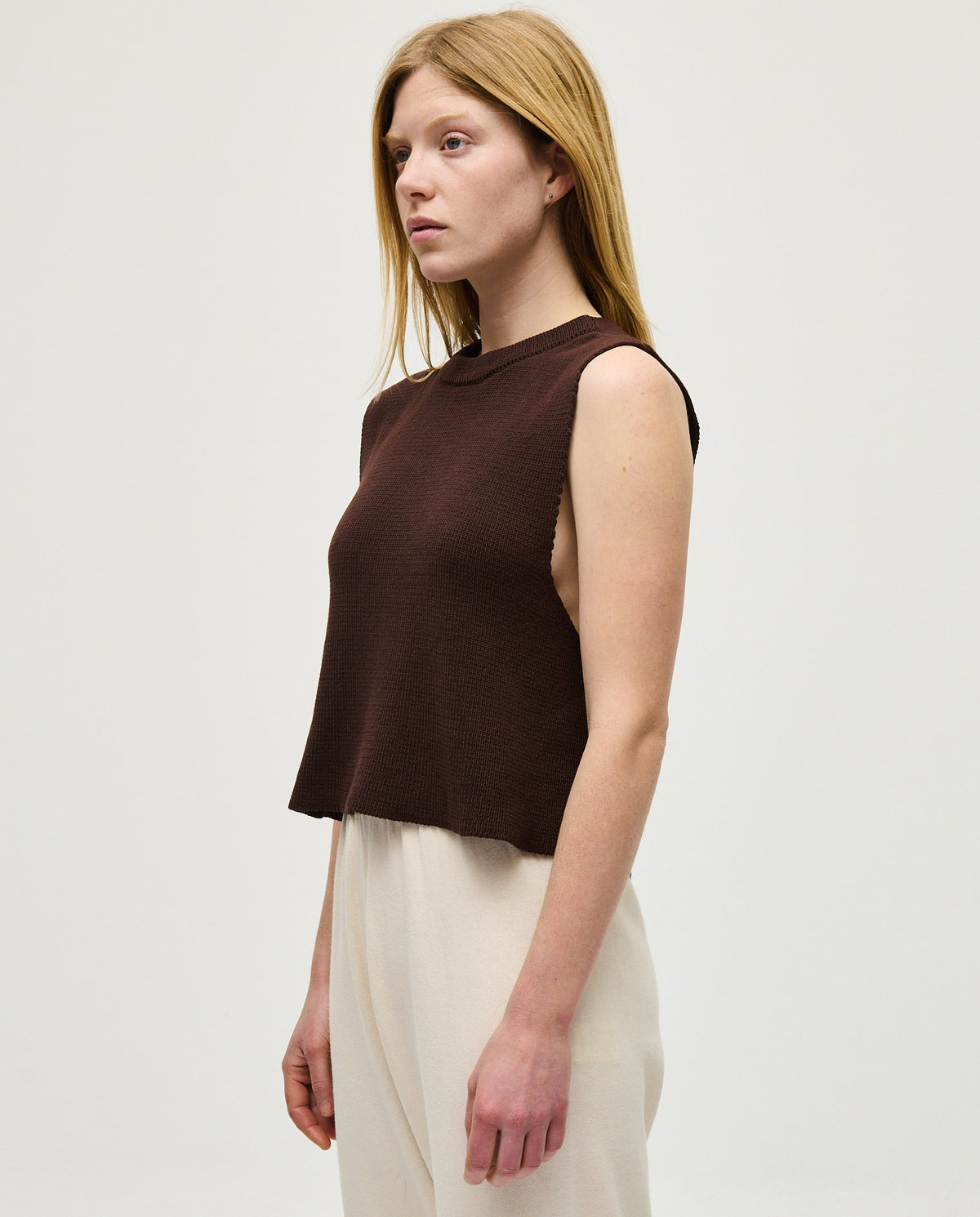 Babaà Top No85 Husk worn by a woman, featuring stylish design and neutral color, perfect for casual or chic outfits.