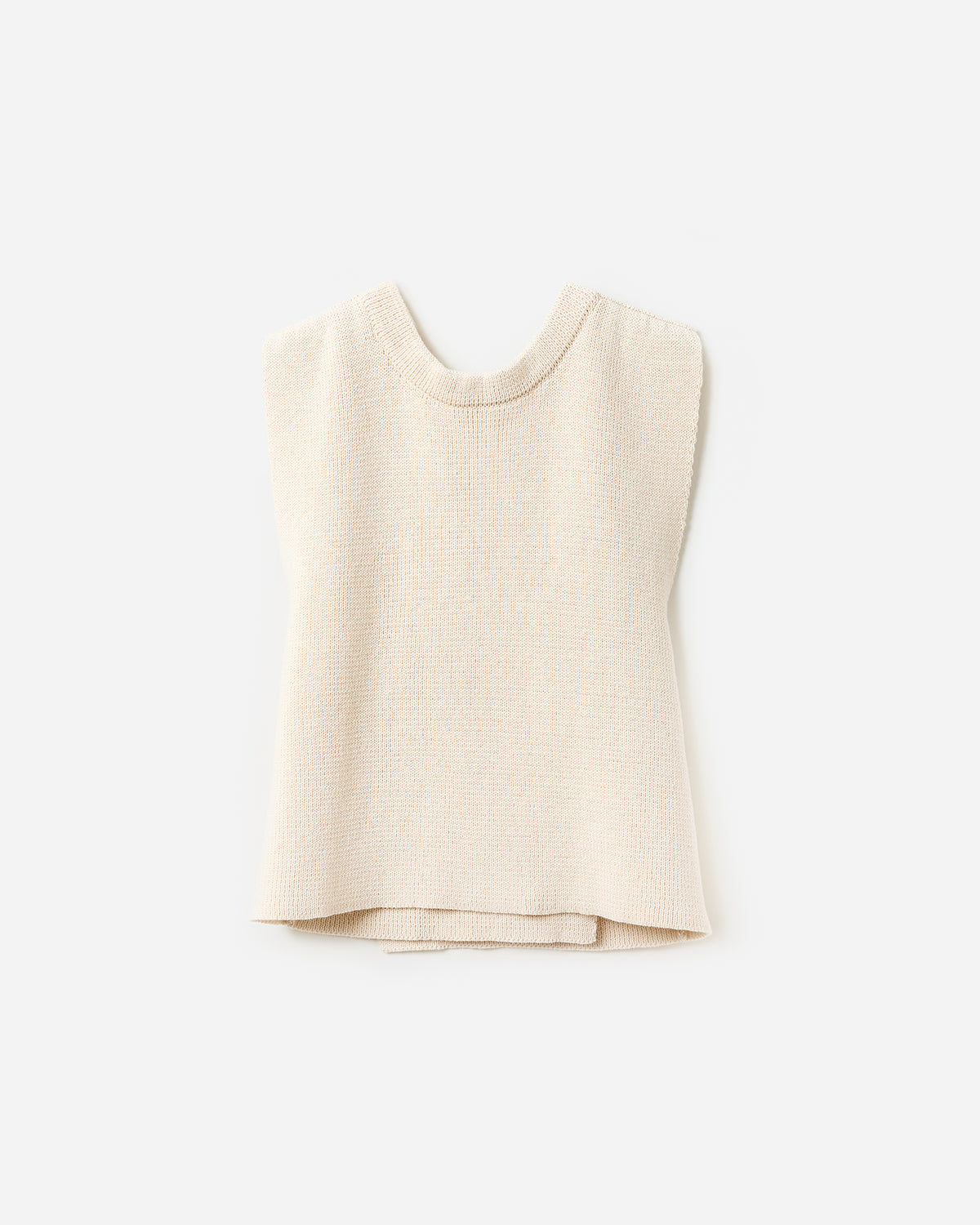 Silhouette of a woman wearing Babaà Top No85 Natural, showcasing its relaxed fit and lightweight fabric.