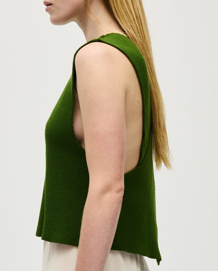Babaà Top No85 Pine for women, featuring stylish design and comfortable fit, showcased on a model in this fashion image.
