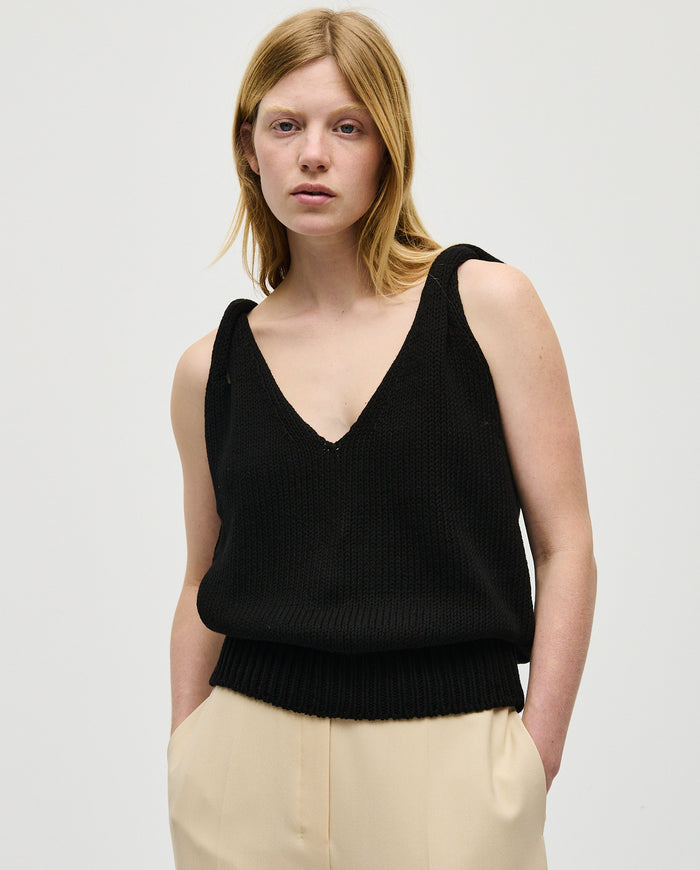 Black Babaà Top No88 worn by a woman, featuring a stylish design and comfortable fit, showcased on a model.