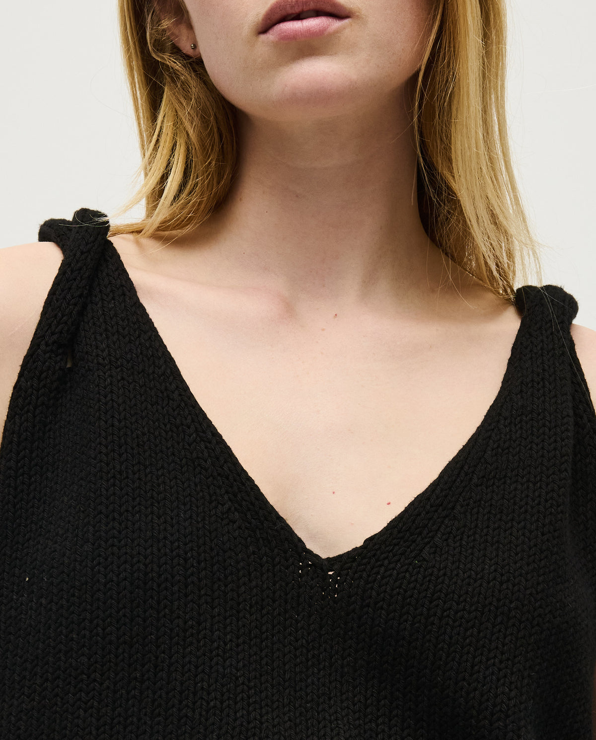 Black Babaà Top No88 for women, showcasing a stylish sleeveless design with a V-neck and fitted silhouette.
