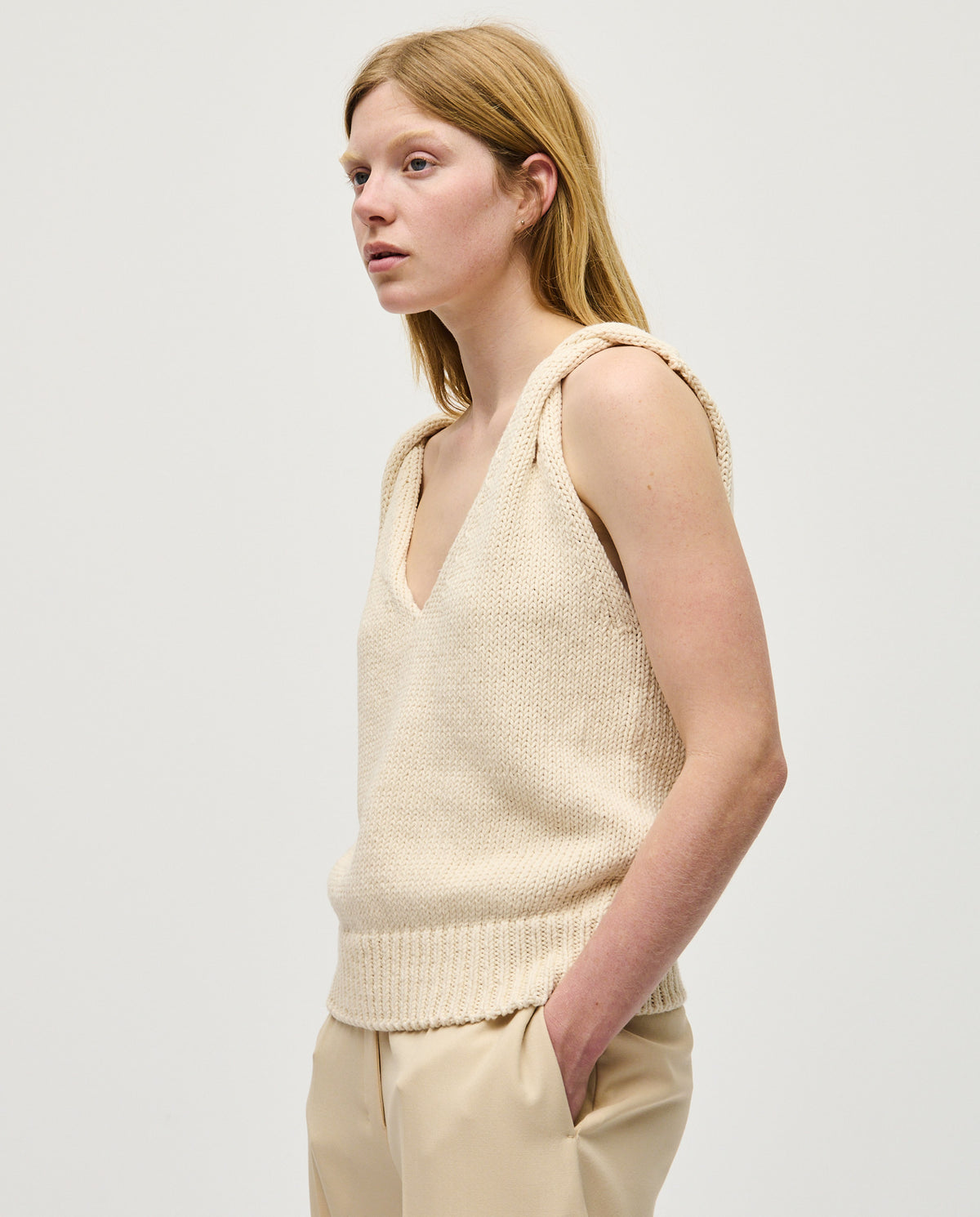 Woman wearing Babaà Top No88 Natural, a stylish sleeveless top in soft natural fabric with a fitted design.