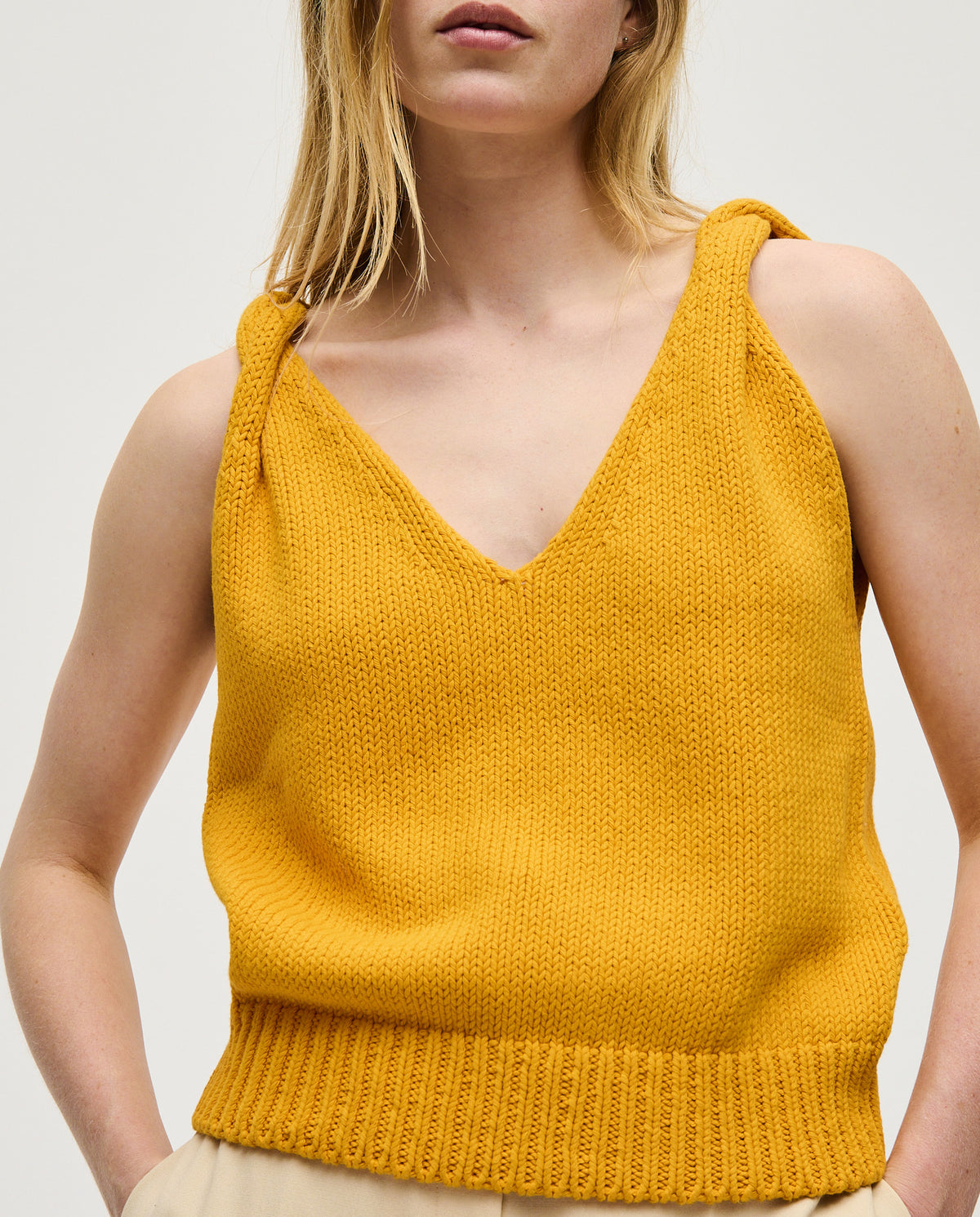 Babaà Top No88 Yolk for women, stylish sleeveless blouse with a relaxed fit, shown on a model.