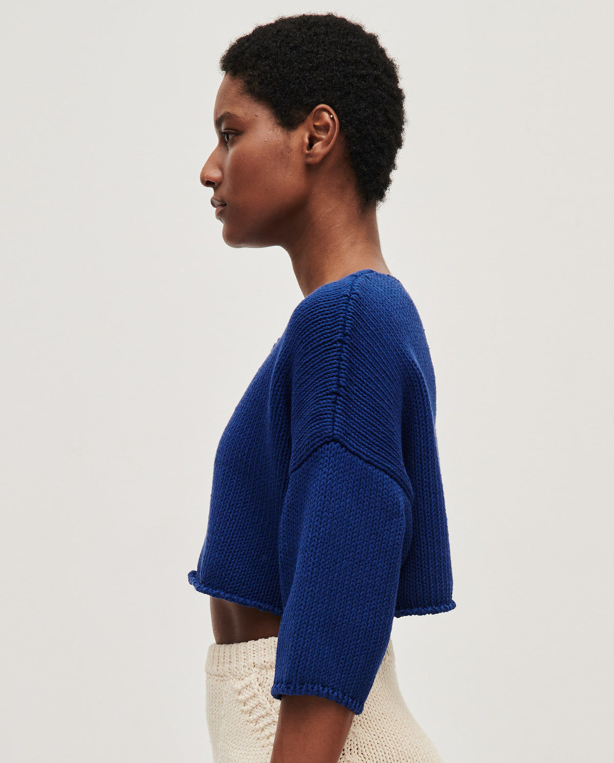 Babaà Top No9 Puddle for women, stylish and comfortable, shown in a natural pose on a woman with a neutral background.