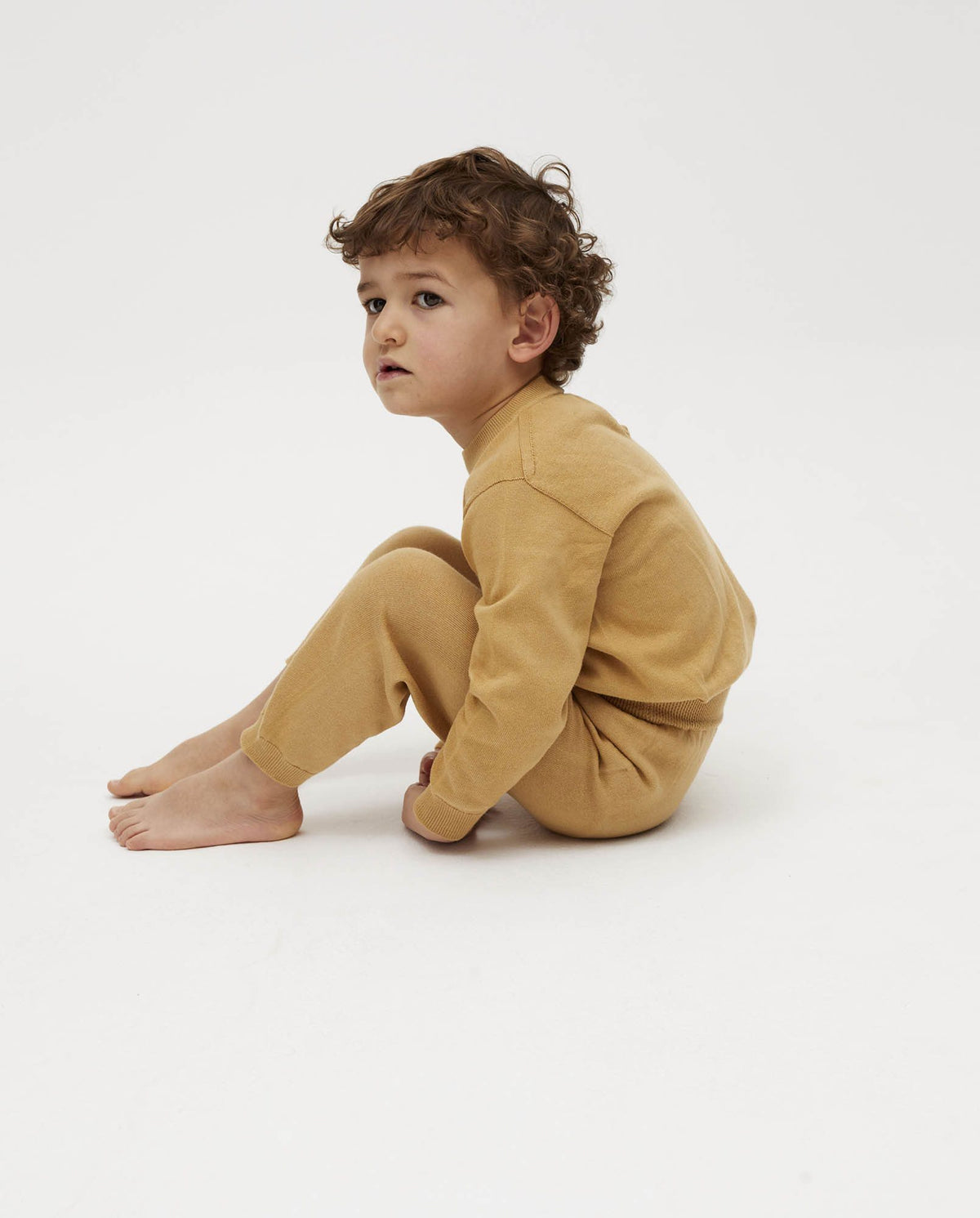 Kids' trousers Babaà No37 in Chicory Root color, featuring a comfortable fit and stylish design, shown on a child.