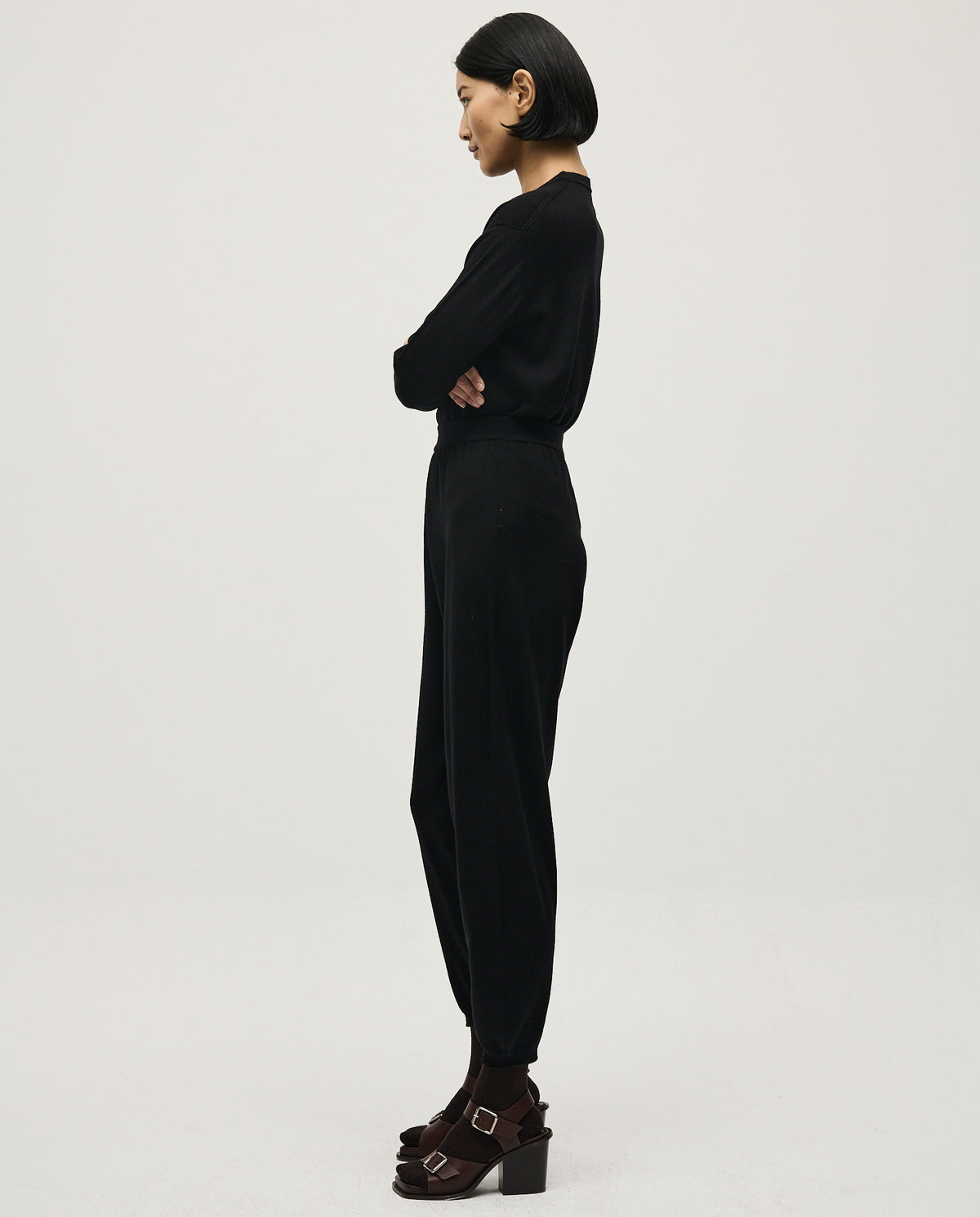 Black Babaà No25 women's trousers displayed on a model, highlighting the stylish fit and fabric in a fashion-forward look.