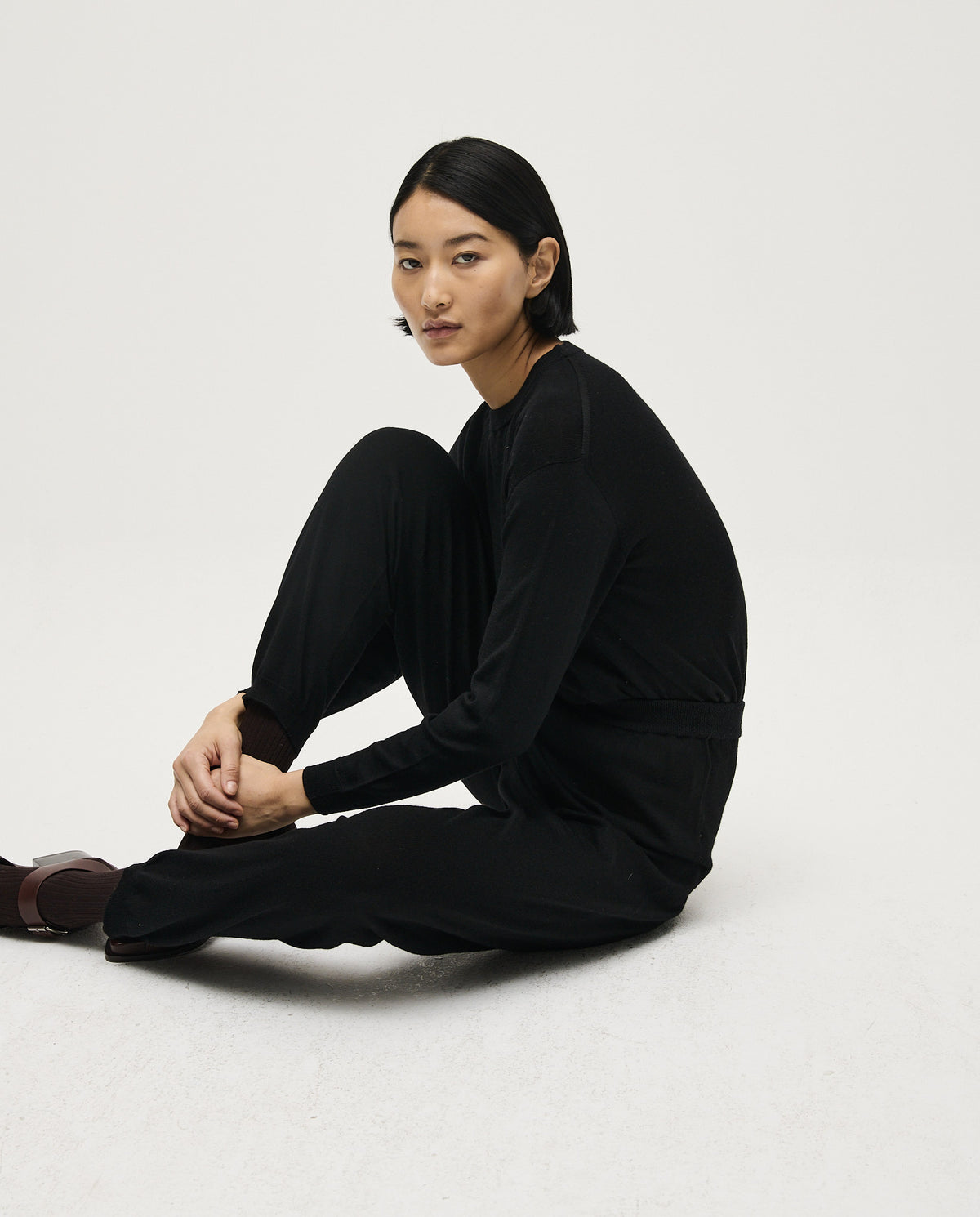 Black Babaà Trousers No25 for women, featuring a tailored fit and stylish design, shown on a model.