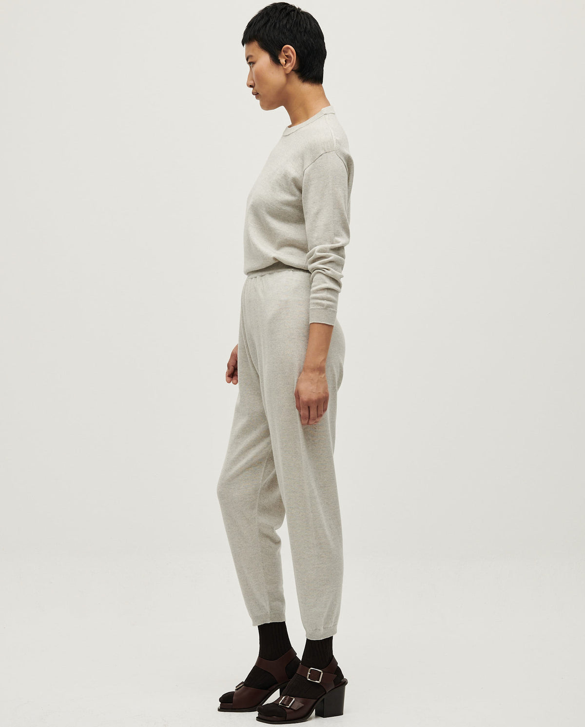Babaà Trousers No25 Estrella for women, showcasing stylish tailored trousers with a modern fit and star pattern detail.