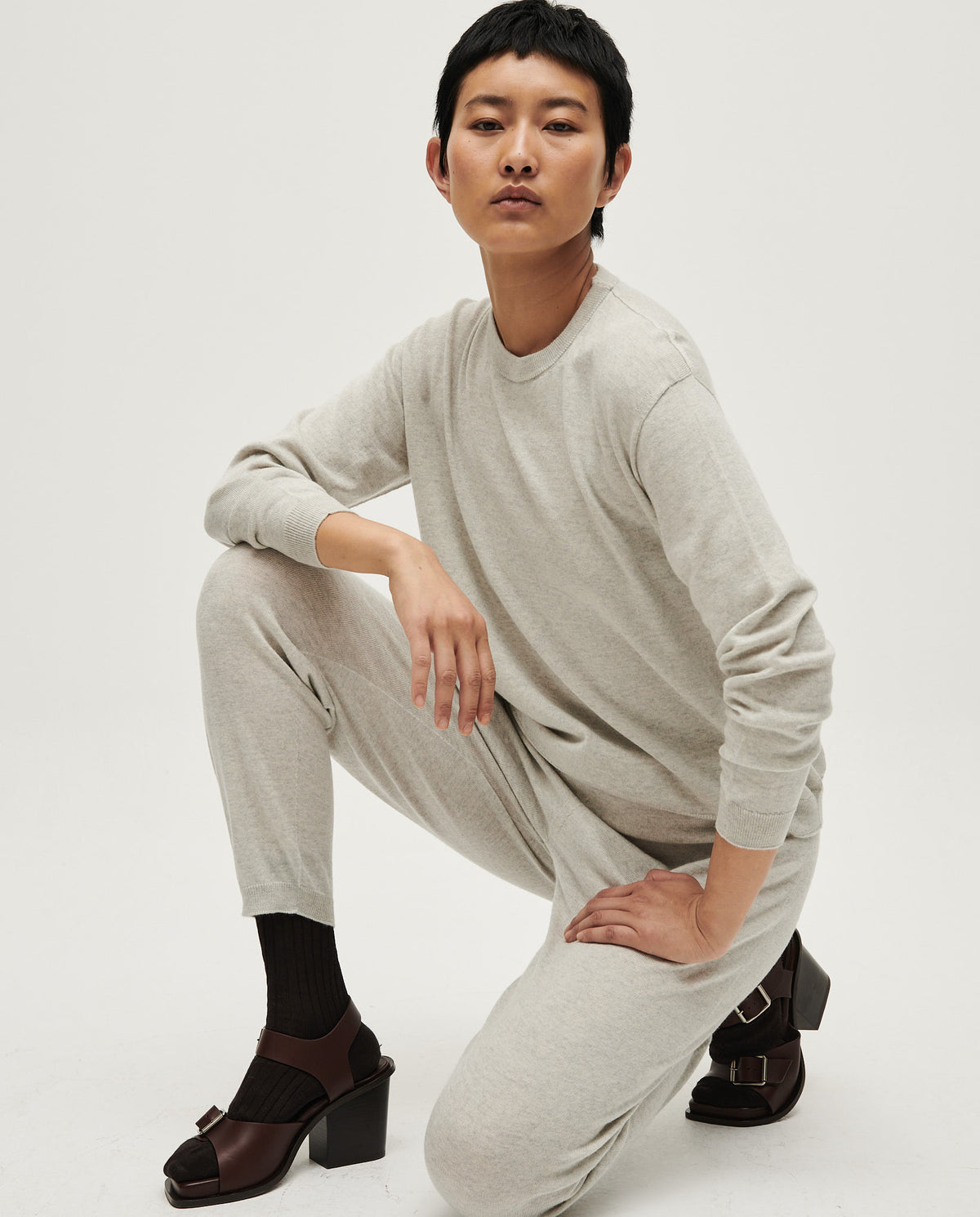 Women's Babaà Trousers No25 Estrella in black, featuring a tailored fit and stylish design, shown on a model.