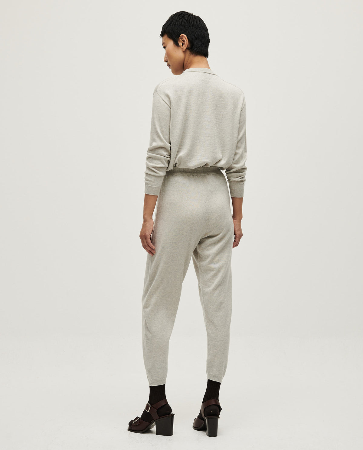 Babaà No25 Estrella women's trousers, stylish and comfortable, featuring a relaxed fit and versatile design.