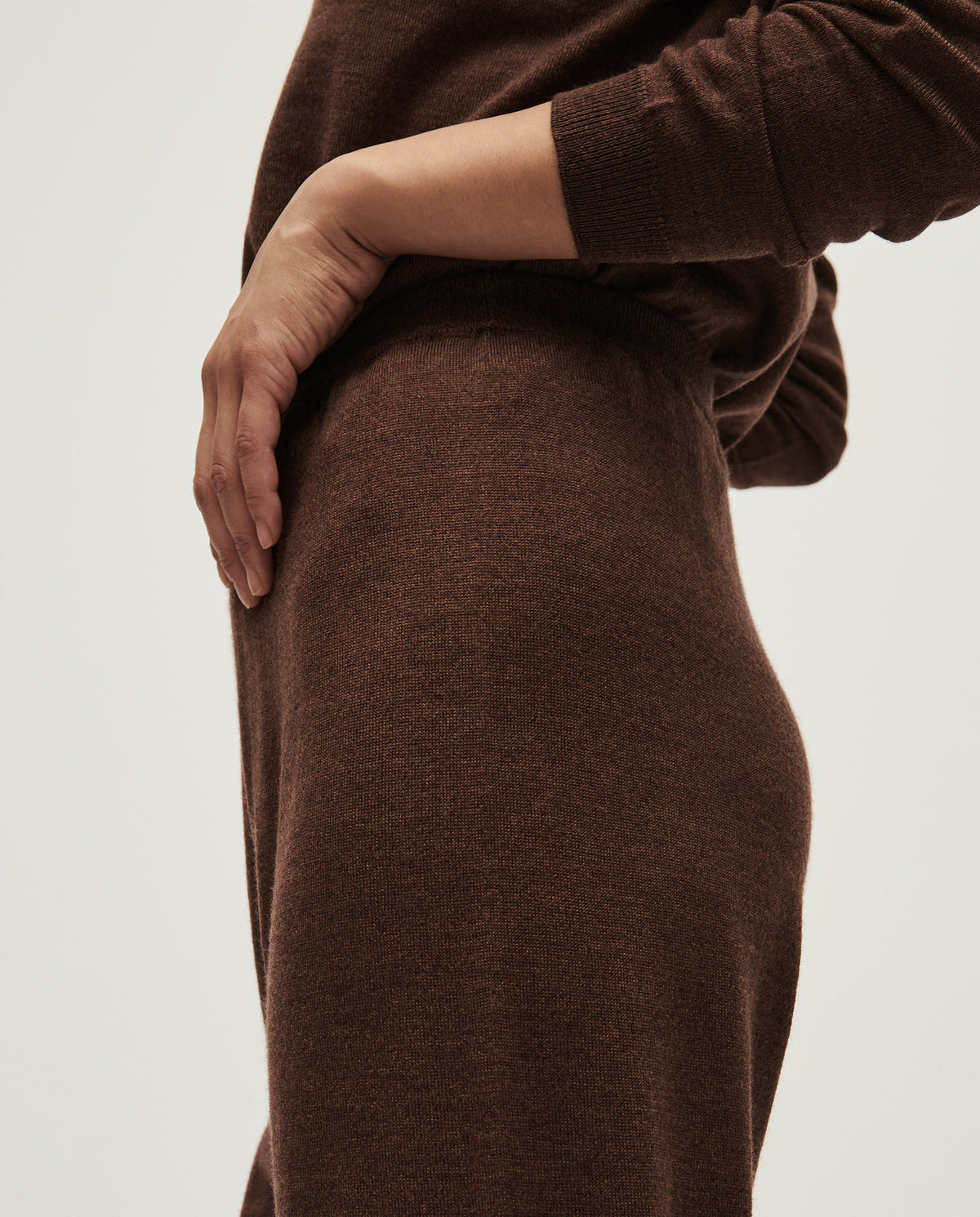 Woman's Babaà trousers No25 in Roble Rojo, stylish red casual pants with a comfortable fit.