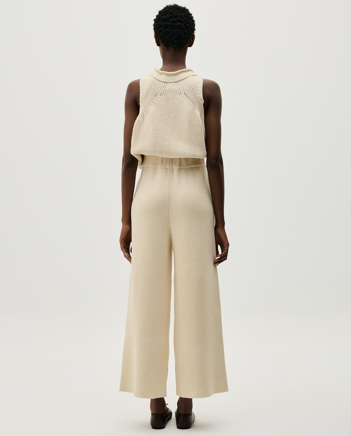 Babaà No35 natural women's trousers with relaxed fit, lightweight fabric, and neutral beige color, displayed on a hanger.