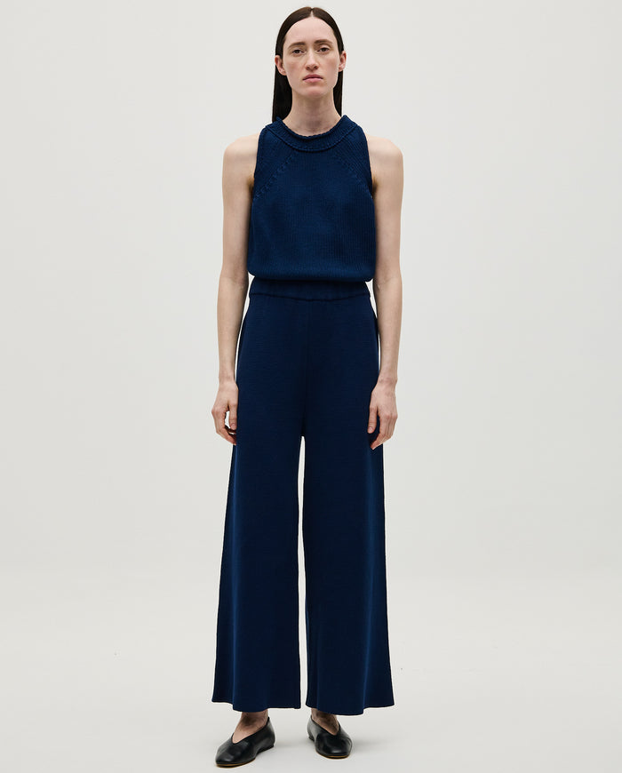 Navy Babaà trousers No35 for women, tailored fit with clean lines, shown on a model, made from comfortable fabric.