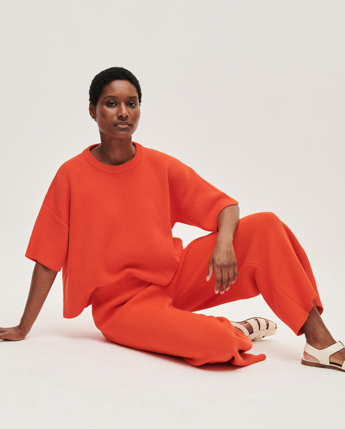 Babaà no35 Tangelo women's trousers featuring a vibrant orange color and tailored fit, shown on a model.