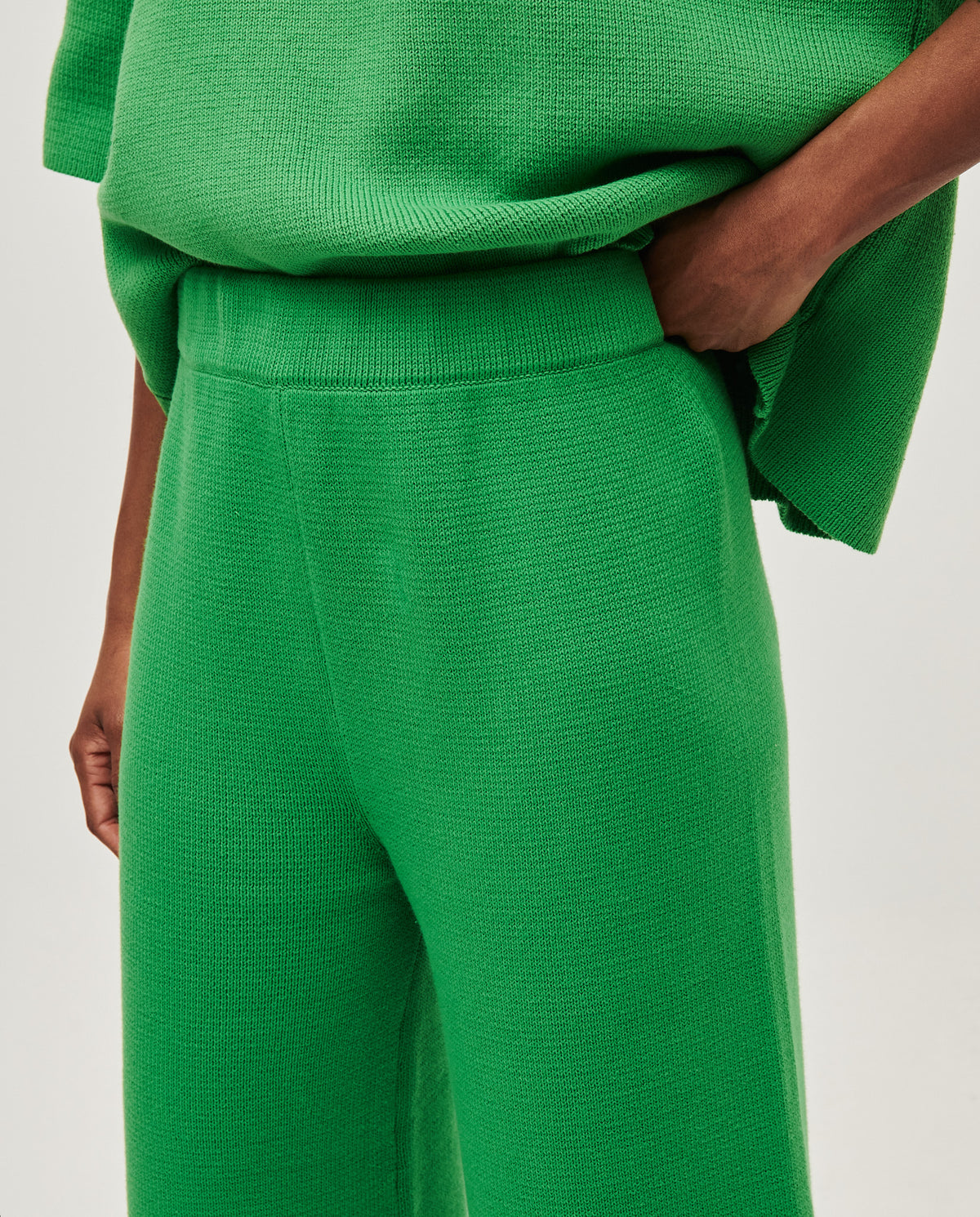 Babaà women's trousers No.35 Wild Fern with high-waisted fit and floral pattern, shown on a model standing against a plain background.