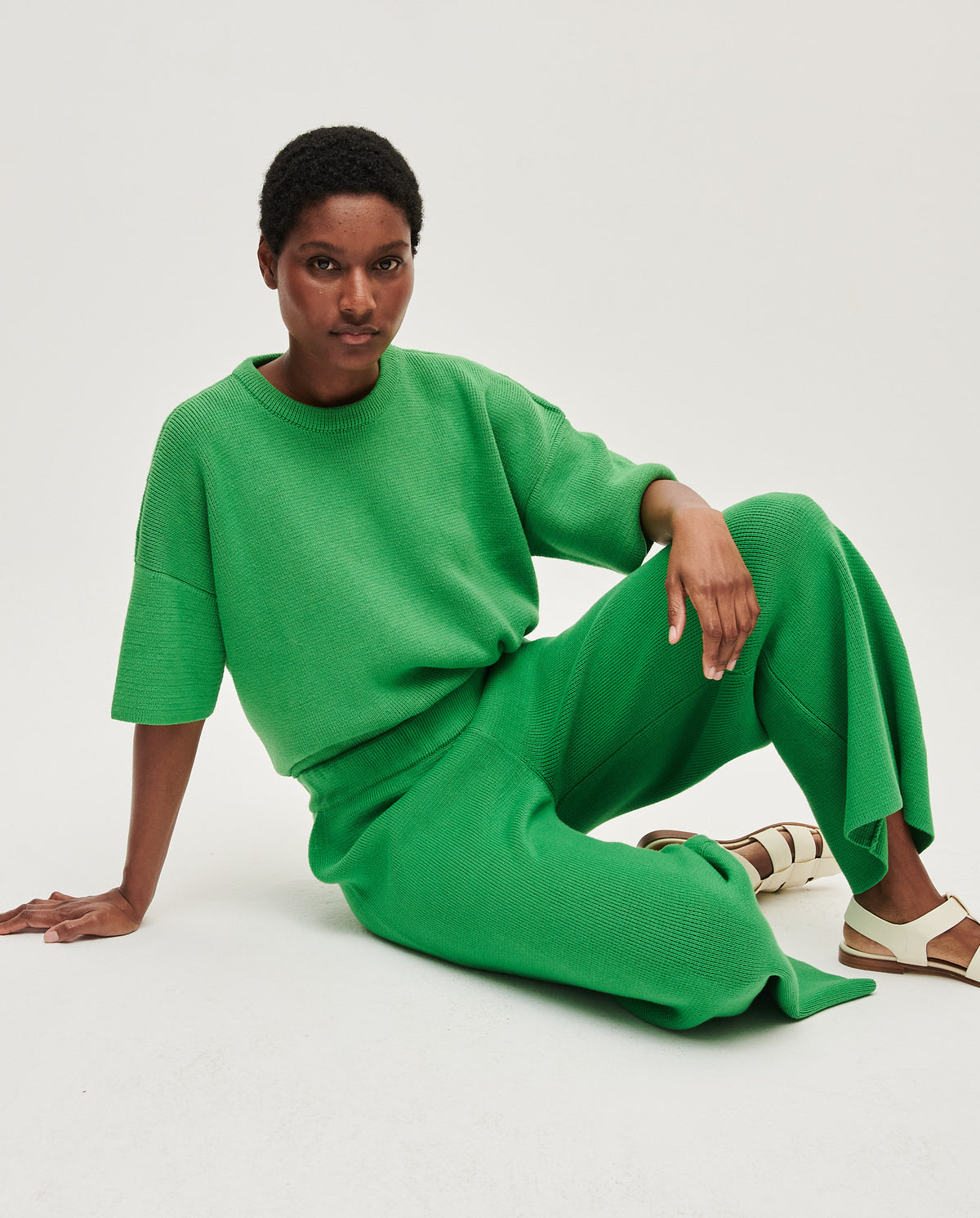 Babaà No35 Wild Fern women's trousers in green fabric, featuring a relaxed fit and stylish design.