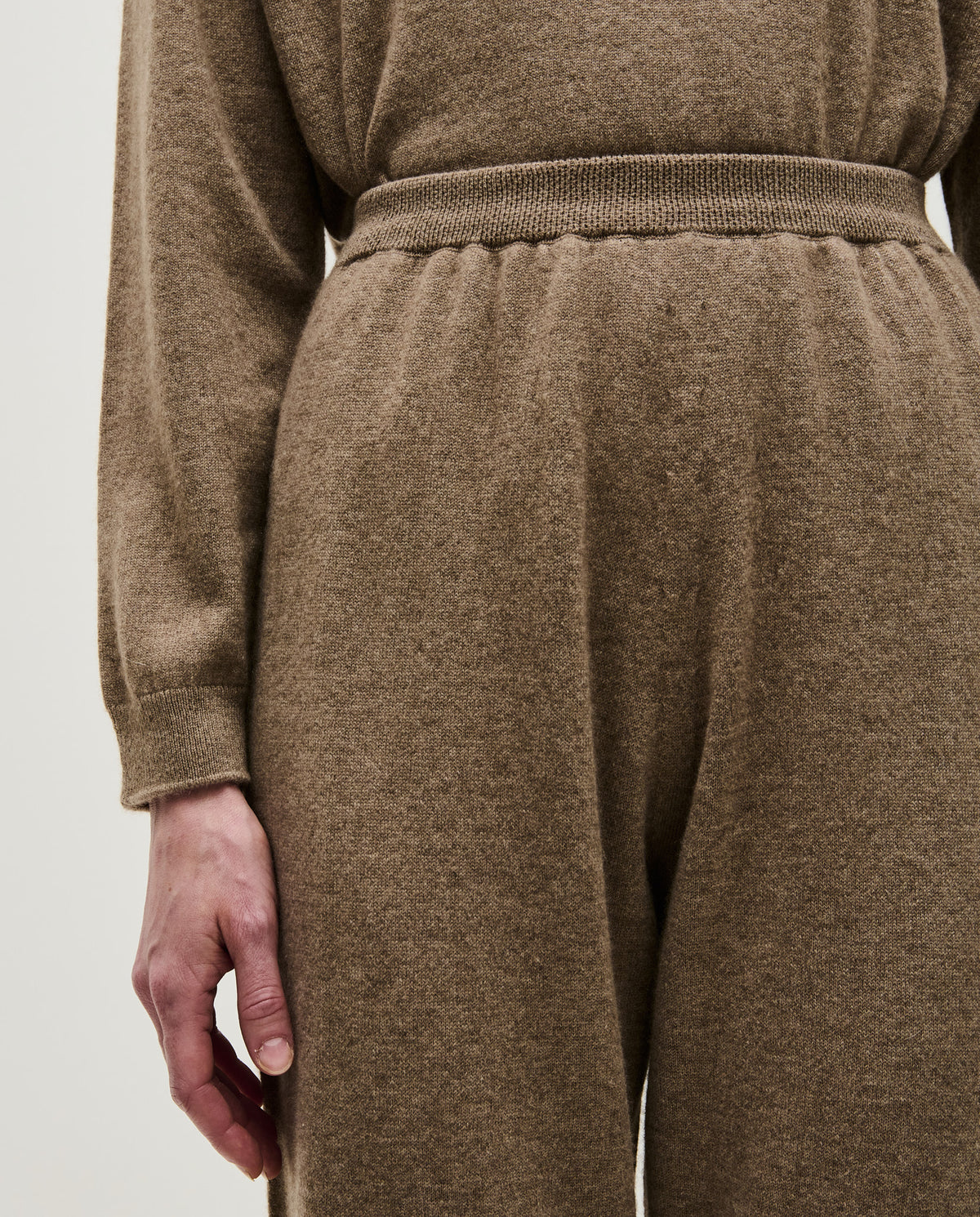 Babaà No41 limestone women's trousers displayed on a hanger, showcasing the relaxed fit and light beige fabric.