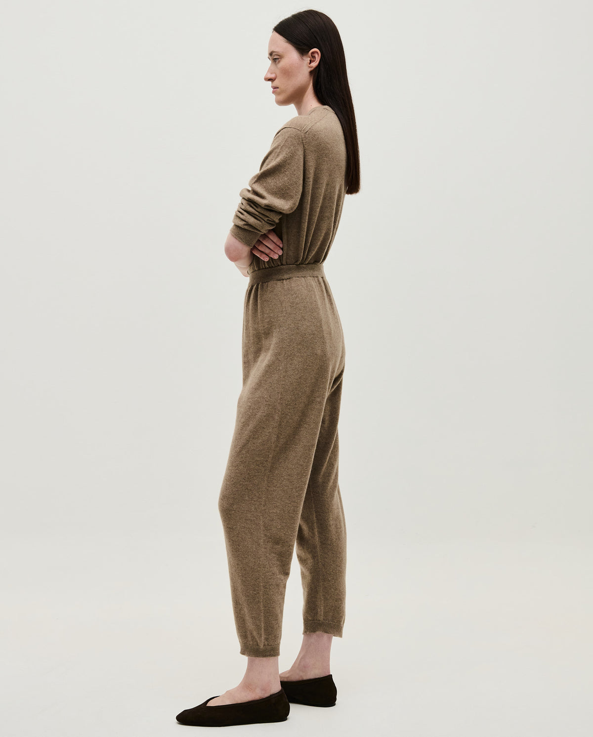 Babaà No41 Limestone women's trousers featuring a relaxed fit, soft fabric, and neutral limestone color.
