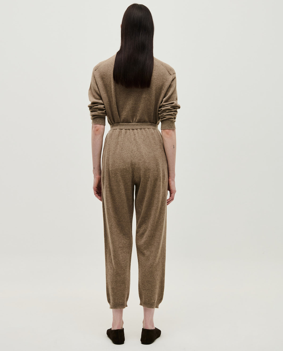 Babaà No41 limestone women's trousers, casual fit with soft fabric, shown in a neutral limestone color.