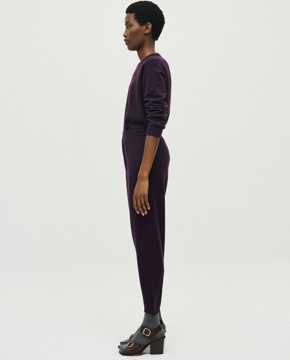 Babaà No41 Narciso women's trousers in a stylish, tailored fit, featuring a sleek design and neutral color for versatile wear.