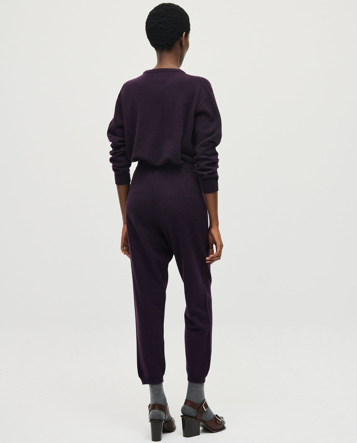 Woman's Babaà Trousers No41 Narciso, stylish tailored pants in a classic design, shown in a natural fabric finish.