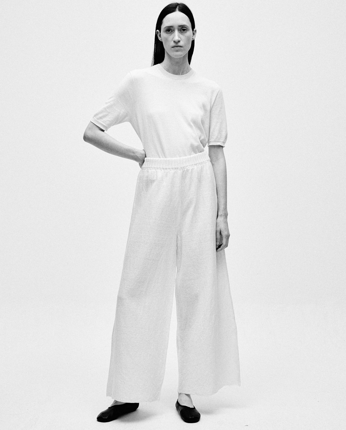 White Babaà No60 women's trousers displayed on a model, showcasing the relaxed fit and clean design.
