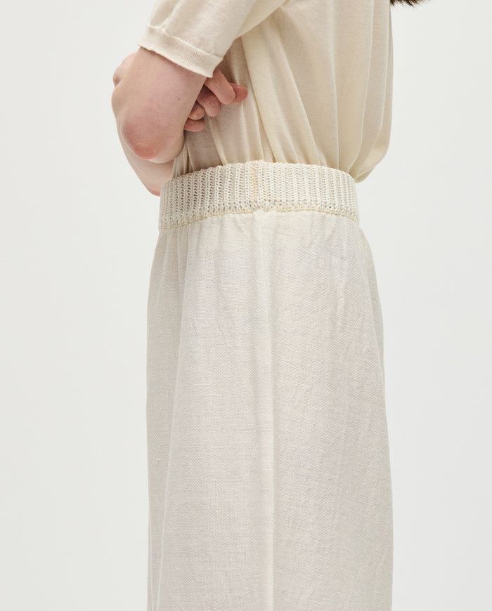 Babaà No60 white women's trousers, front view showing tailored fit and clean design, lightweight fabric, and classic style.