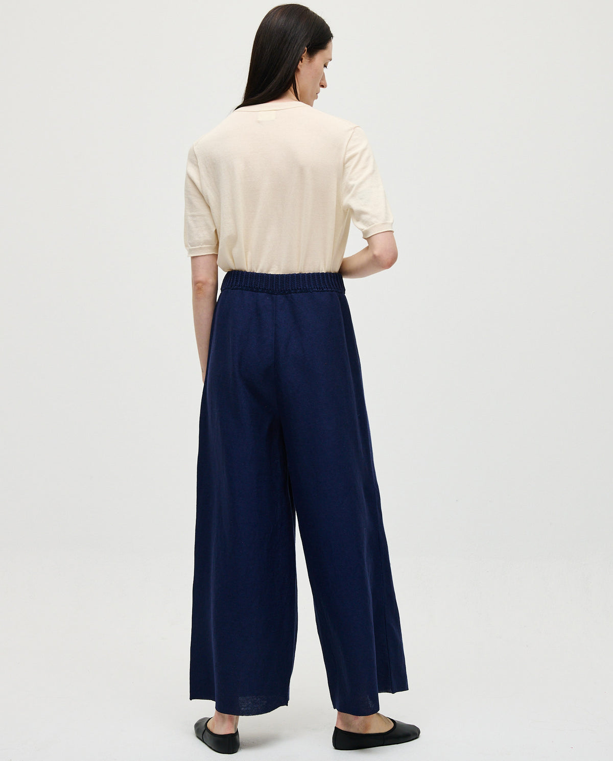 Navy Babaà Trousers No60 for women, featuring a tailored fit and classic style, shown on a model.