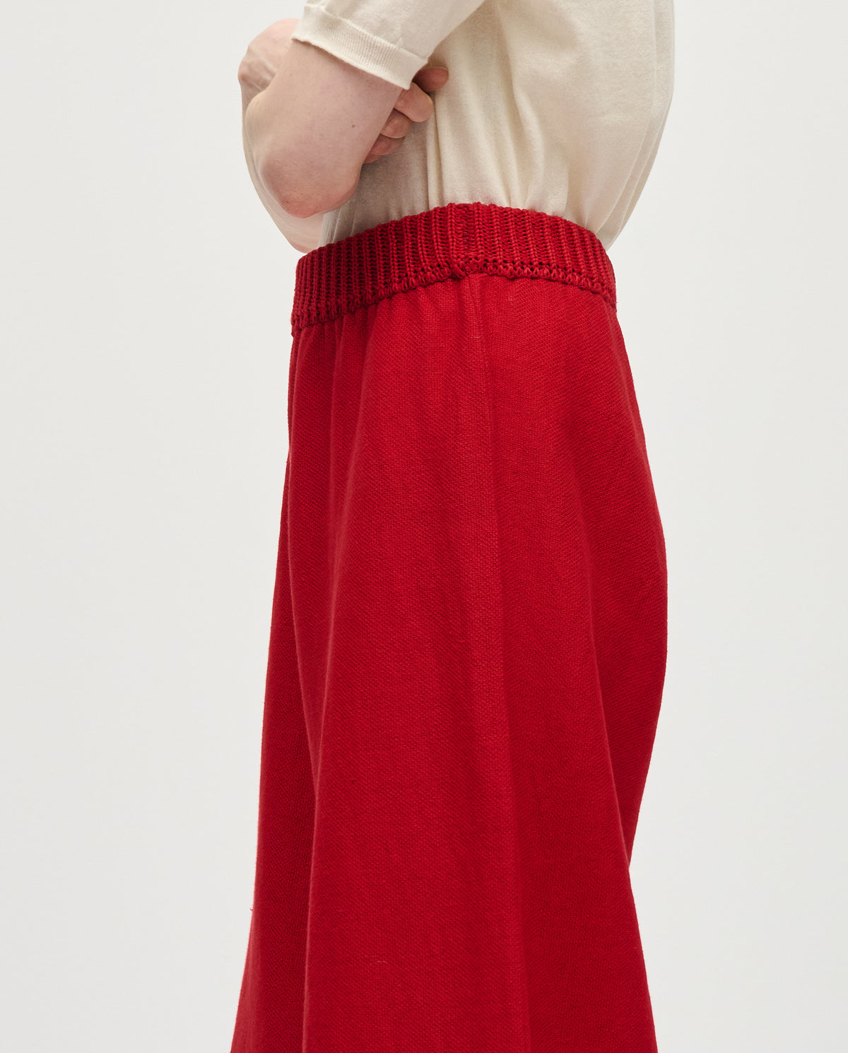 Babaà No60 red women's trousers featuring a slim fit and stylish design, shown in a close-up front view.