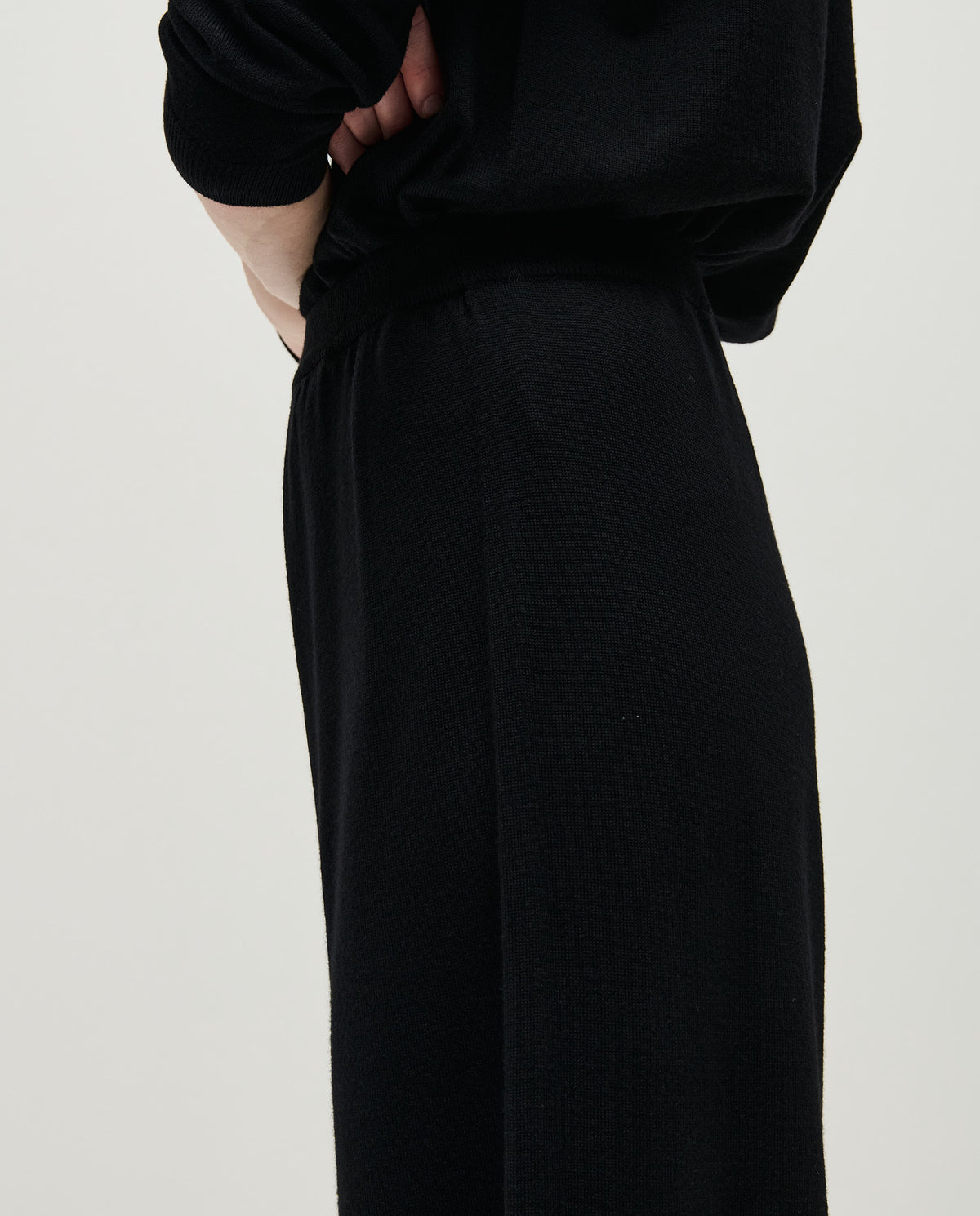 Black women's Babaà Trousers No94 with a tailored fit, shown on a model, featuring sleek fabric and classic style.