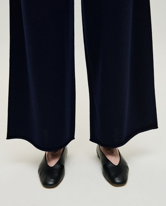 Navy Babaà trousers No94 for women, showcasing a stylish and comfortable fit with a tailored design and clean fabric finish.
