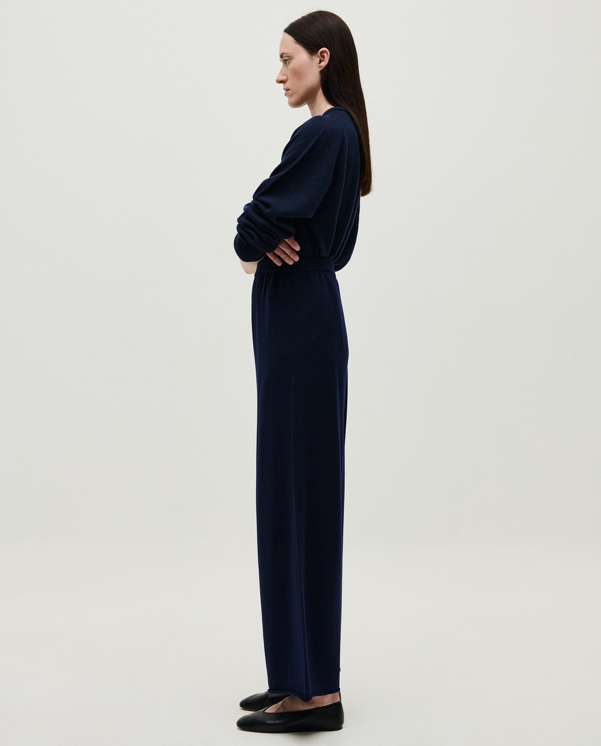Navy Babaà trousers No94 for women, featuring a tailored fit and classic style, shown on a model.