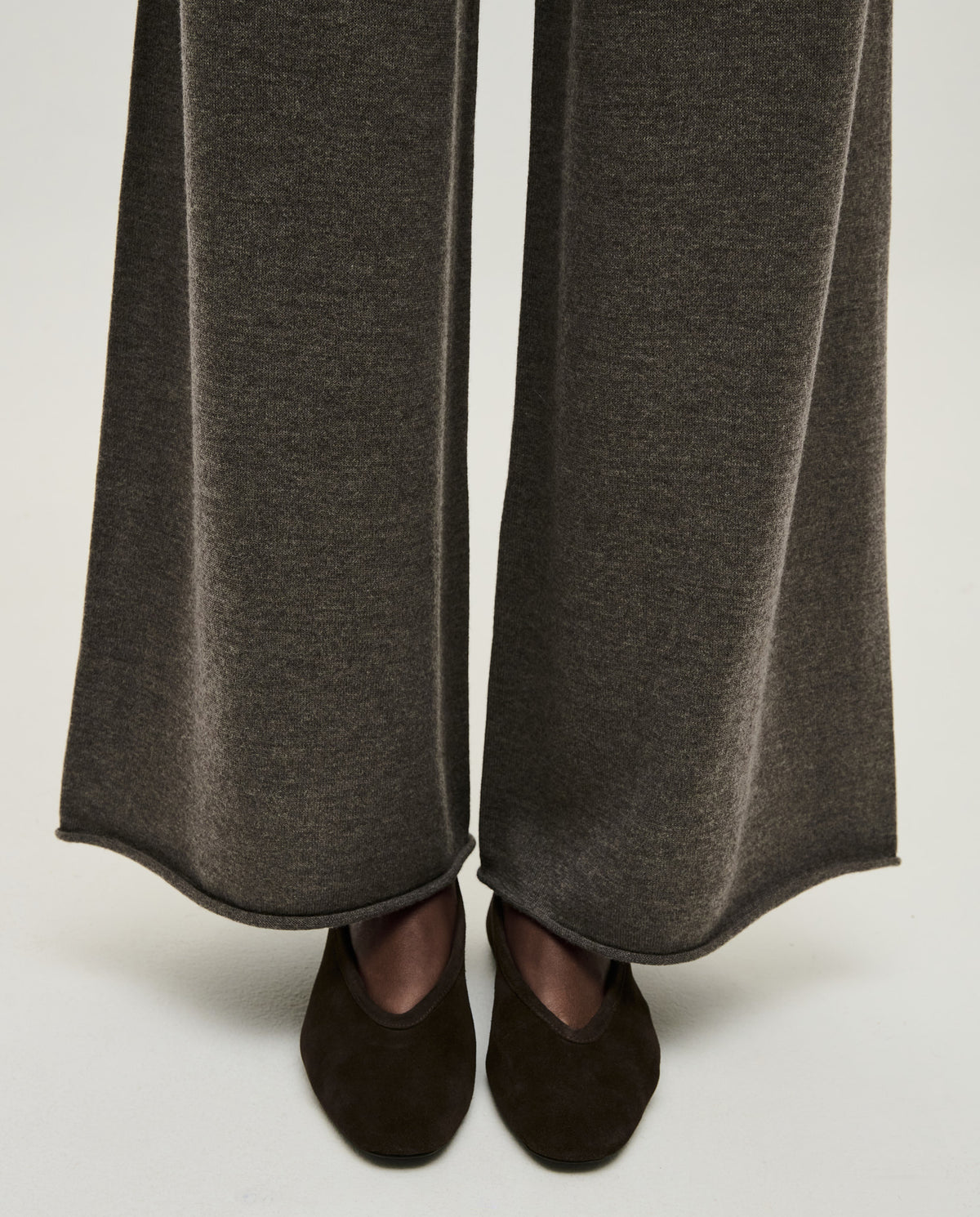 Babaà No94 Volcán women's trousers in vibrant volcanic orange fabric, shown with a relaxed fit and stylish design.