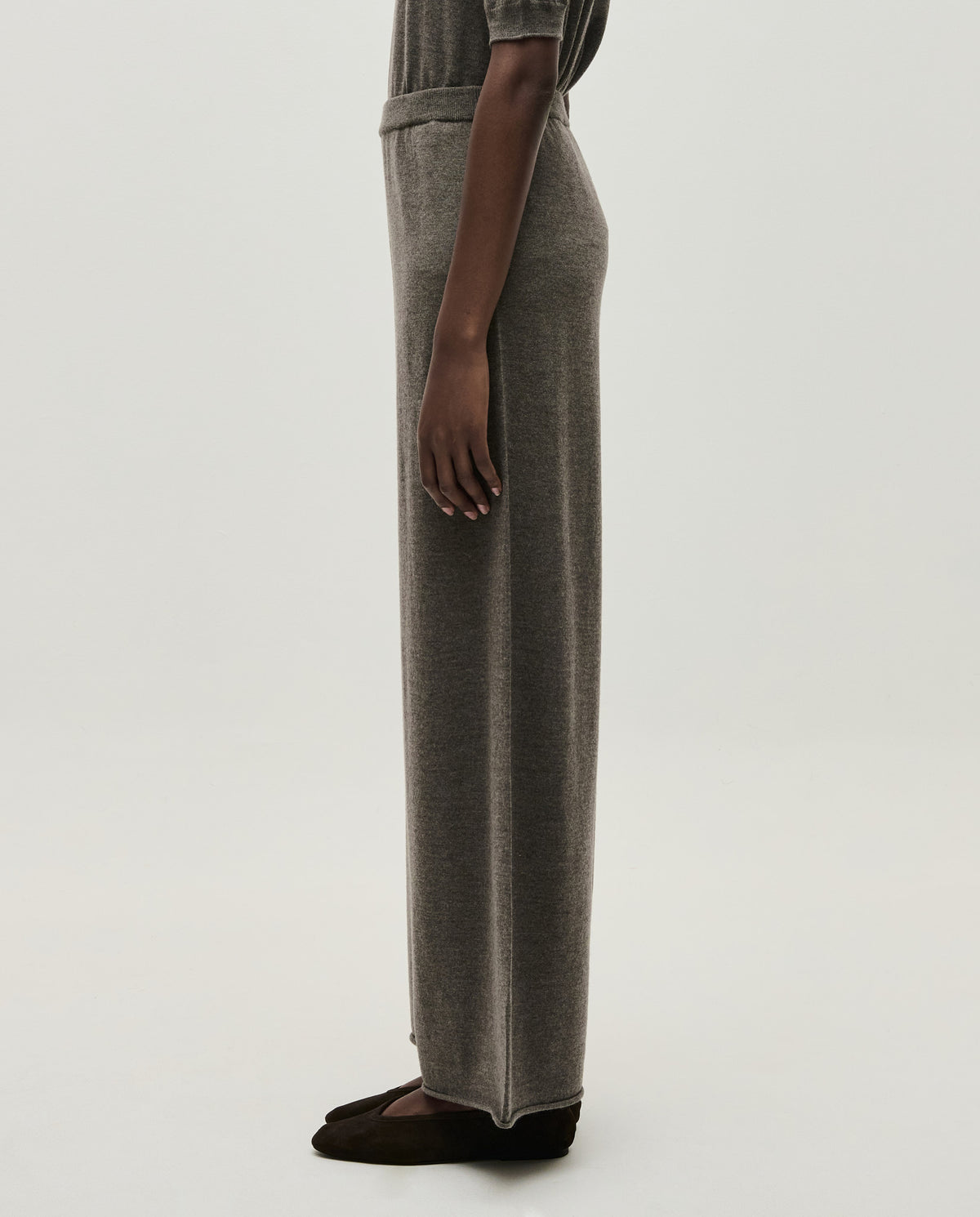 Women's Babaà No94 Volcán trousers featuring a stylish, vibrant volcanic pattern and comfortable fit.