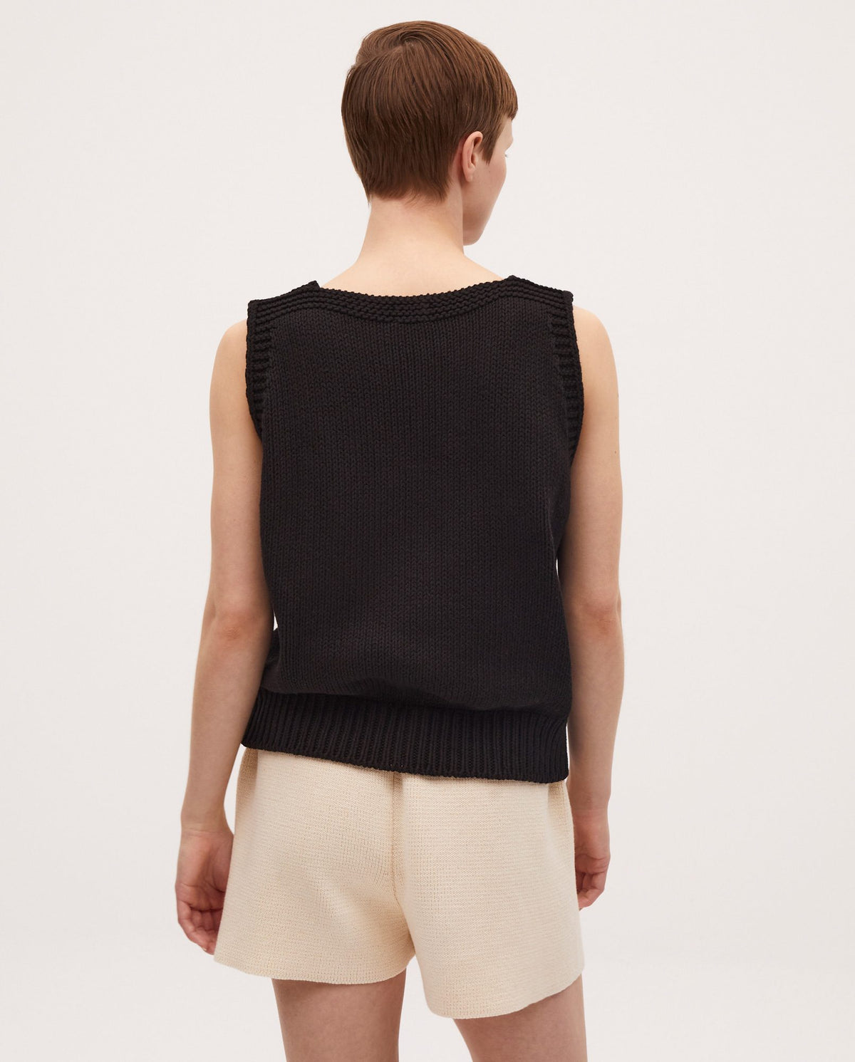 Black Babaà No24 women's vest shown on a model, featuring a sleek design and comfortable fit.