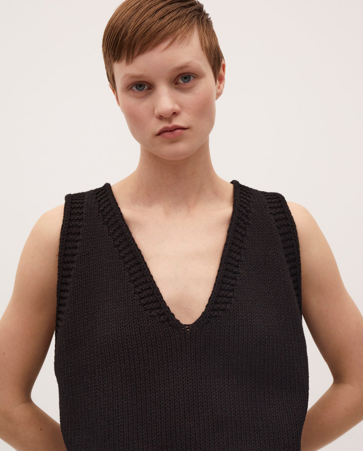 Black Babaà No24 women's vest displayed on a model, showcasing a stylish sleeveless outerwear piece.