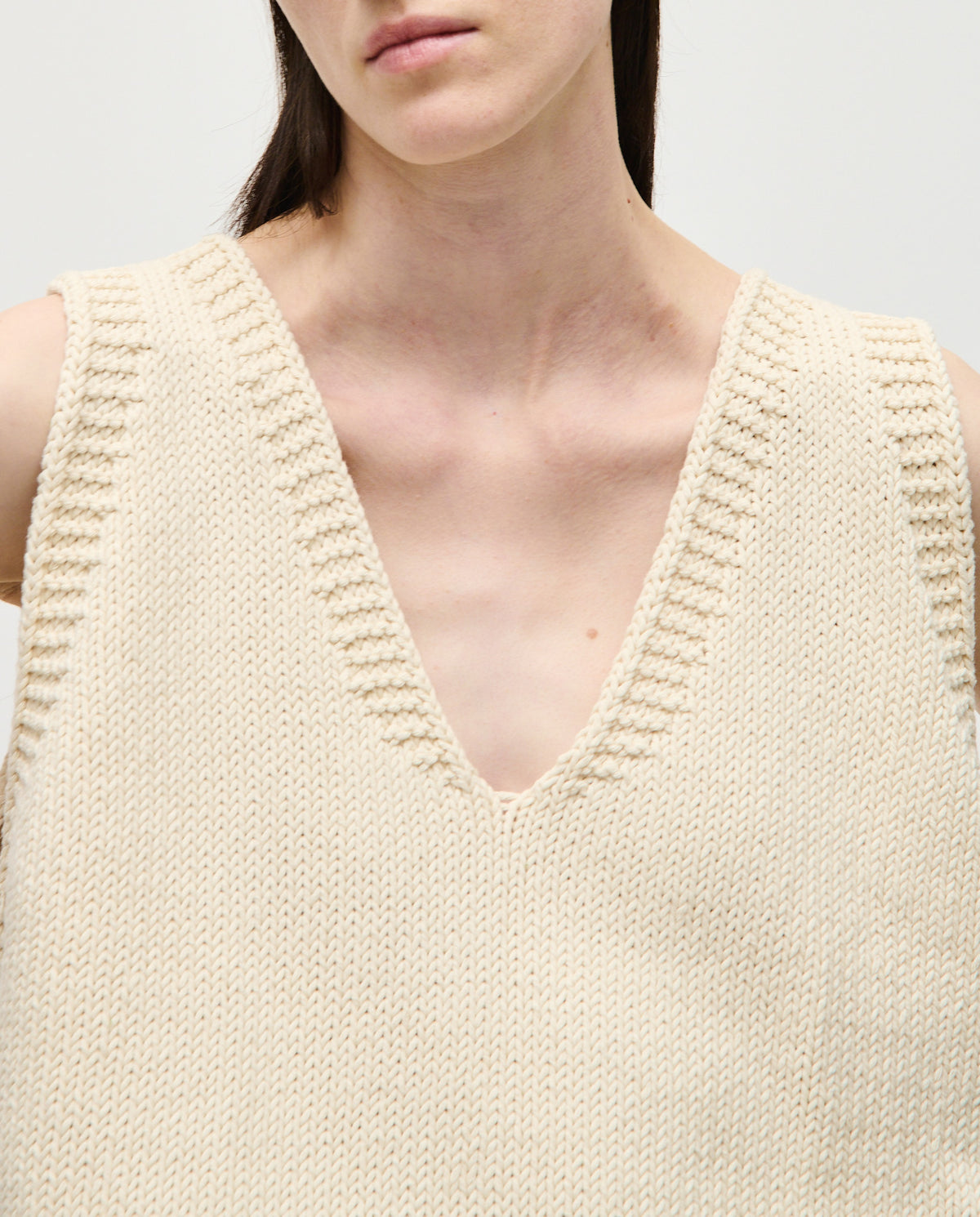 Women's Babaà No24 Natural vest made of soft fabric, featuring a relaxed fit and neutral color, perfect for casual wear.
