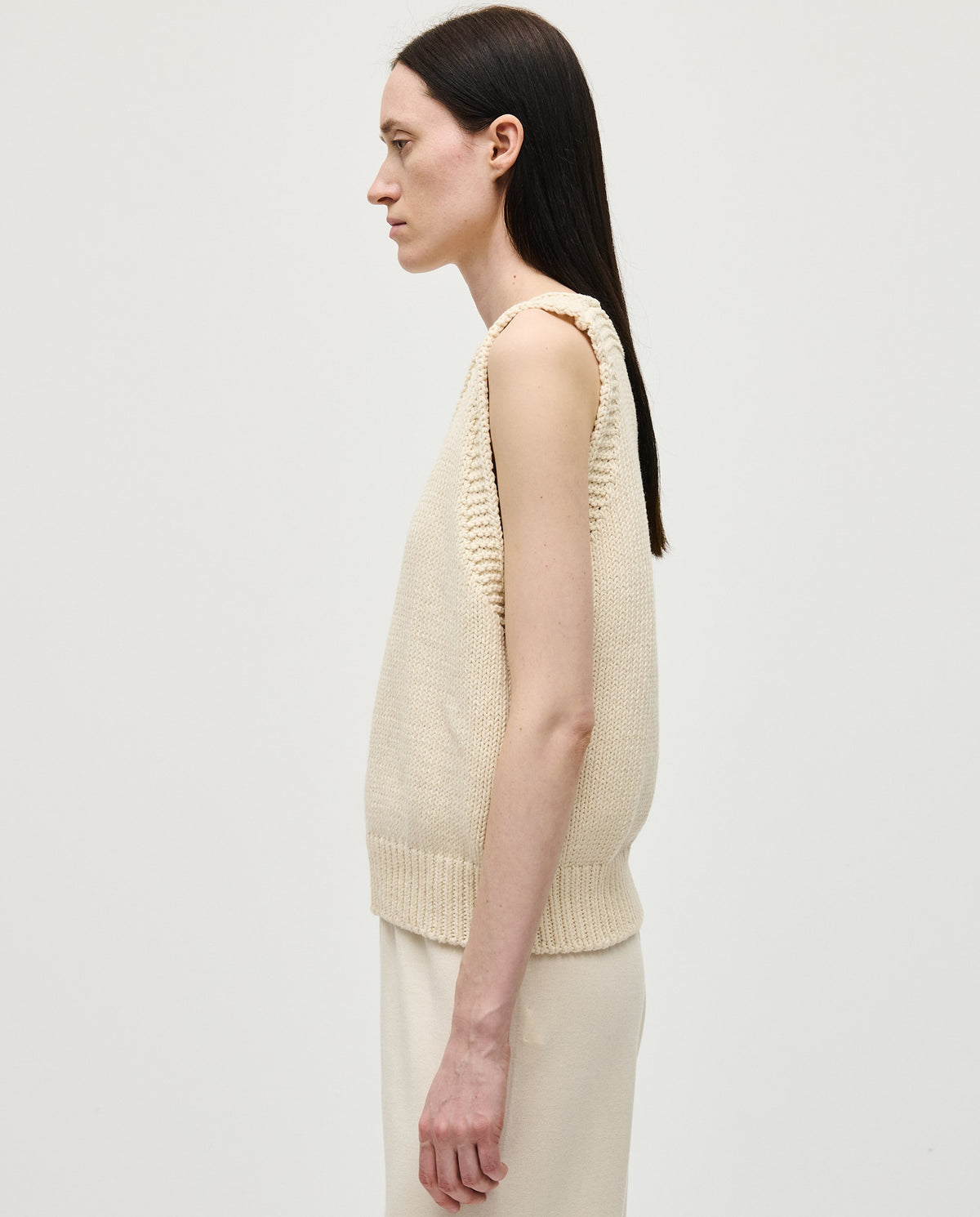 Babaà No24 natural women's vest made of soft, organic fabric, featuring a sleeveless design and neutral beige color.