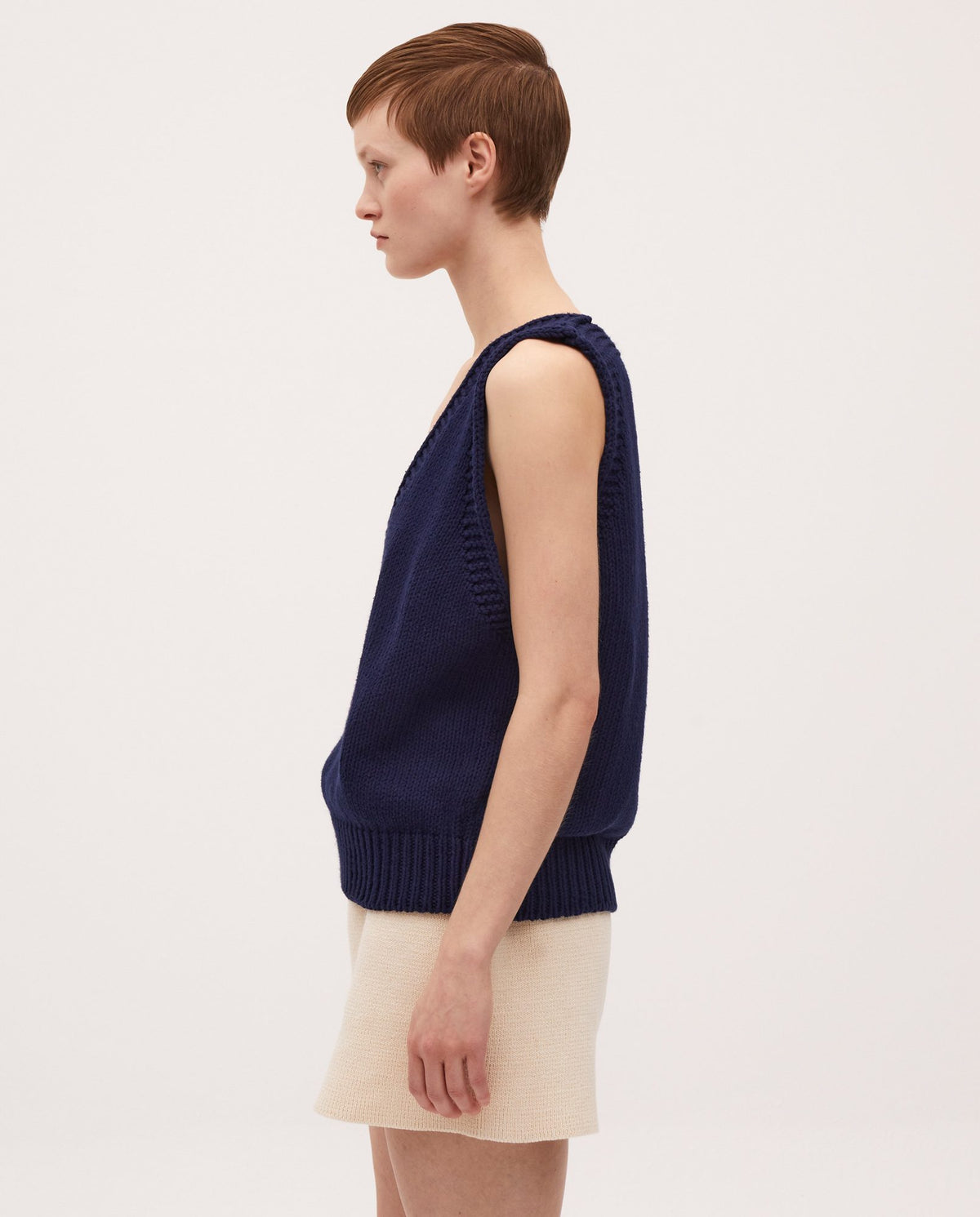 Navy vest for women by Babaà, featuring a stylish and comfortable design, shown on a model in a fashion pose.