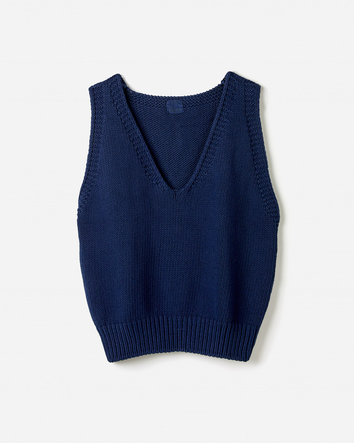 Navy Babaà No24 women's vest silhouette, showcasing a stylish sleeveless vest with clean lines and modern design.
