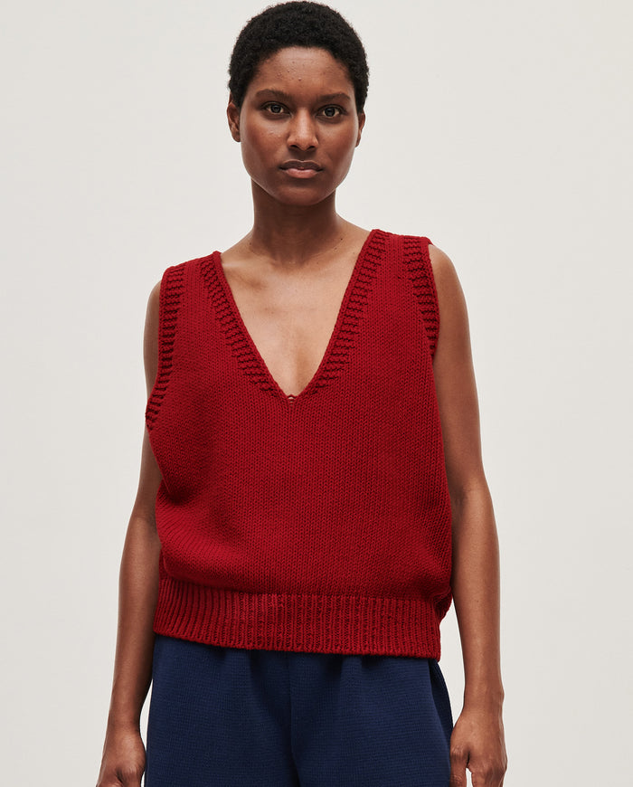 Babaà Vest No24 Persephone for women, stylish sleeveless knit vest in soft fabric, beige color, close-up view.