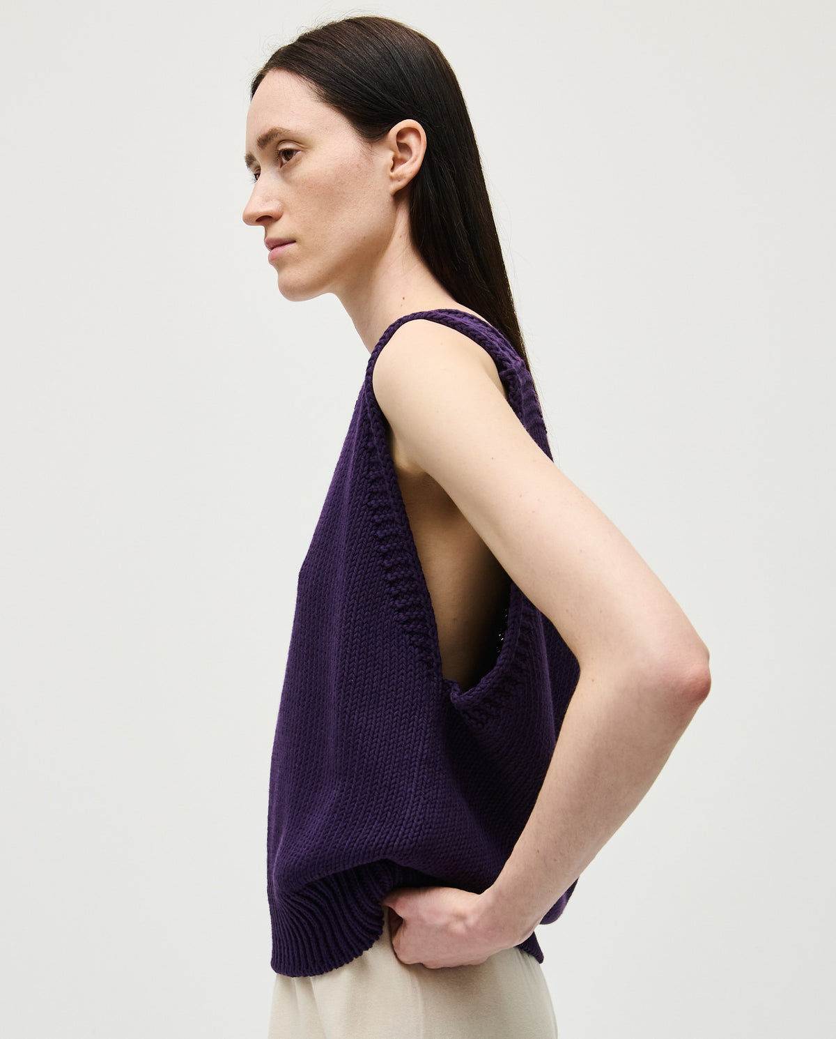 Babaà No24 Ridge women's vest featuring a cozy, ribbed knit design in a neutral color, perfect for layering and casual wear.