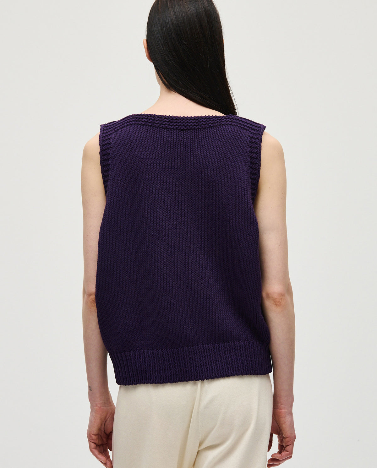 Babaà No24 Ridge women's vest in neutral fabric, featuring a sleeveless design with a high collar and textured material.