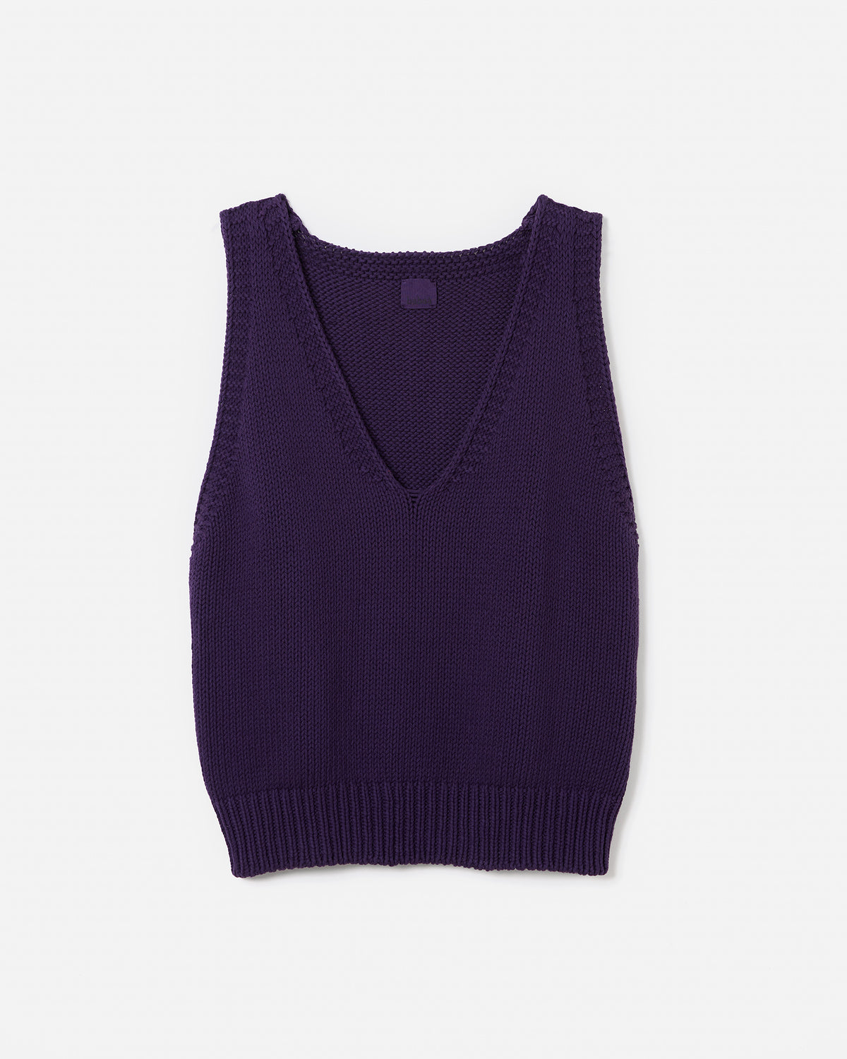 Silhouette of Babaà No24 Ridge women's vest, showcasing its sleek design and lightweight fabric in a minimalist style.