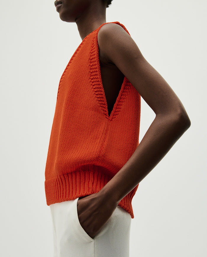 Babaà No24 Summer Flame vest for women, lightweight fabric with vibrant flame pattern, casual sleeveless design.