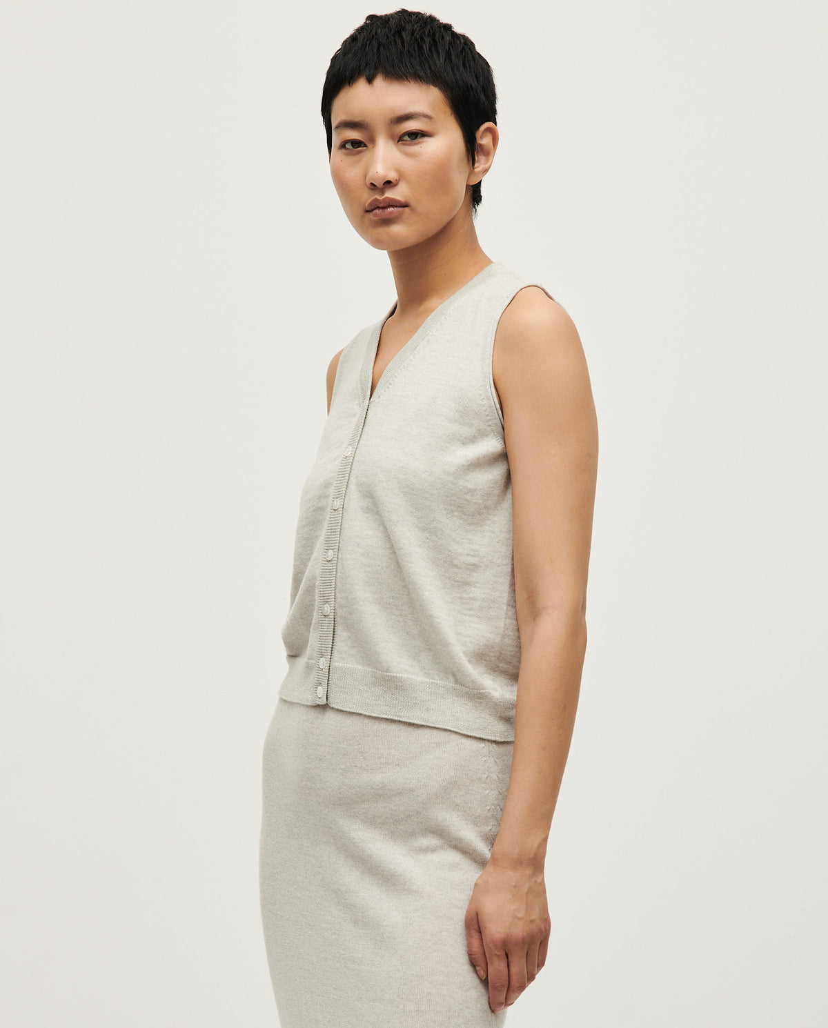 Women's Babaà No25 Estrella vest featuring a stylish star pattern, soft fabric, and comfortable fit.