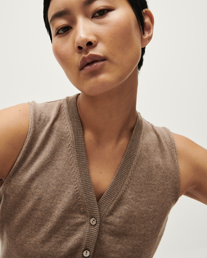 White Babaà No25 vest for women, soft fabric, and stylish design, shown on a model.