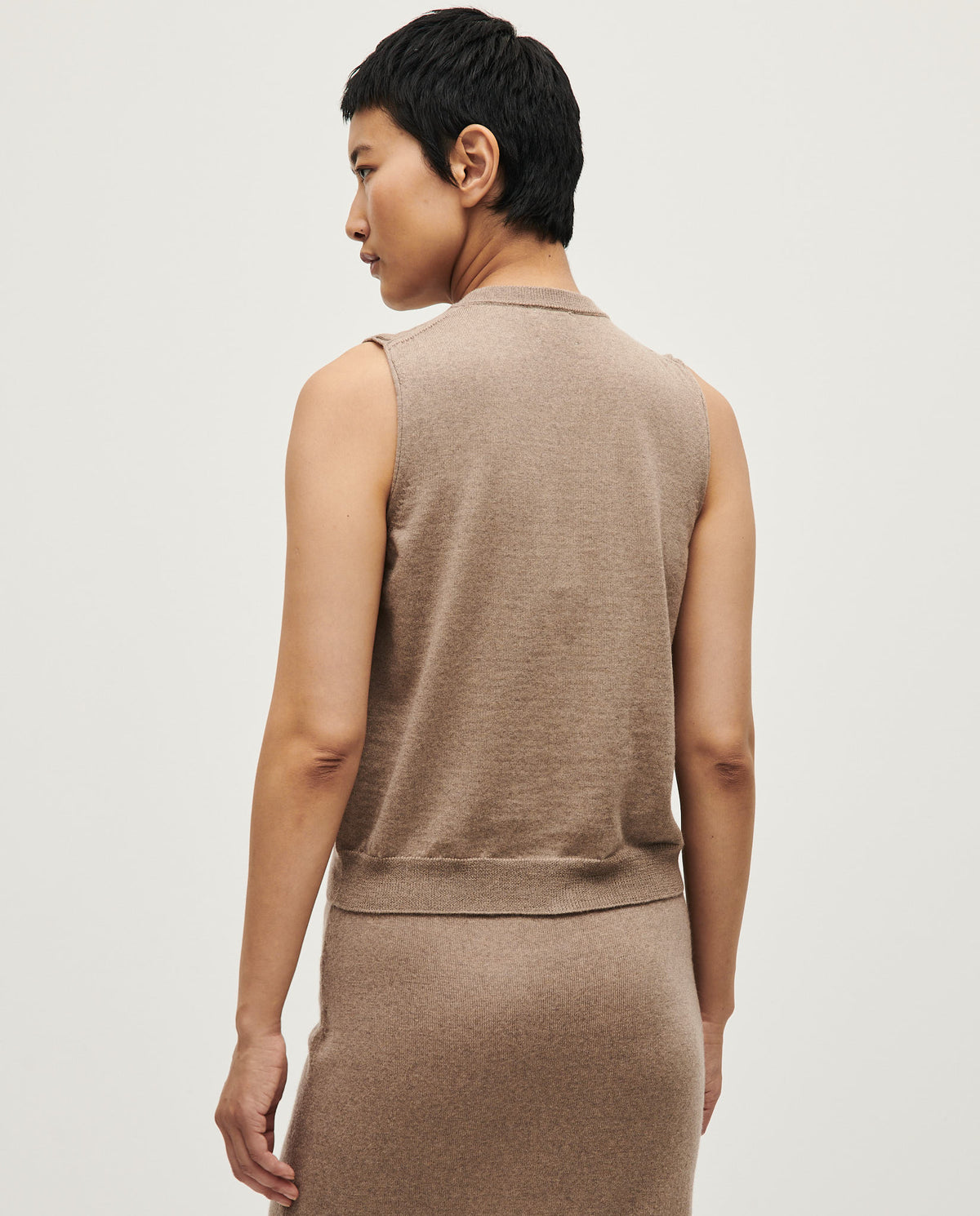 White Babaà No25 vest for women, featuring a stylish and comfortable design, shown in a close-up image.